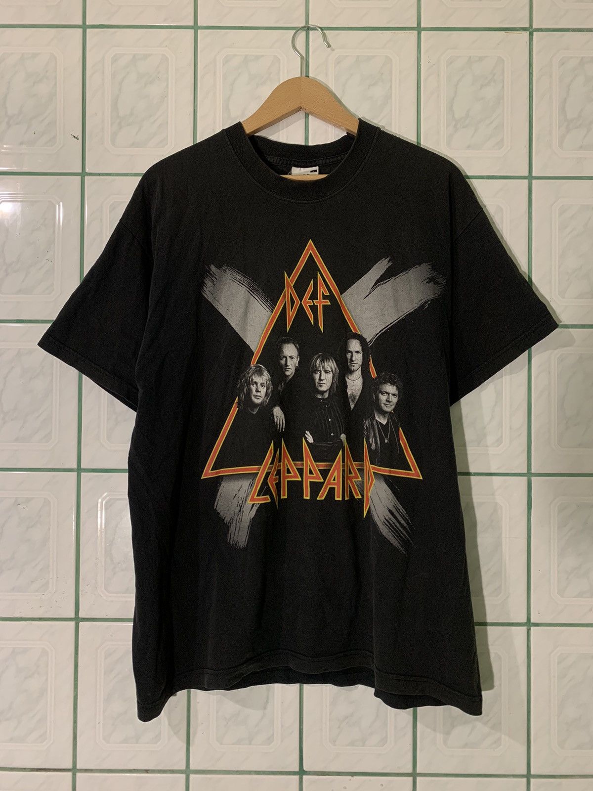 Band Tees × Def Leppard × Vintage 2002 Vintage Def Leppard Rock Tour Fade Tee Size US L / EU 52-54 / 3 - 1 Thumbnail