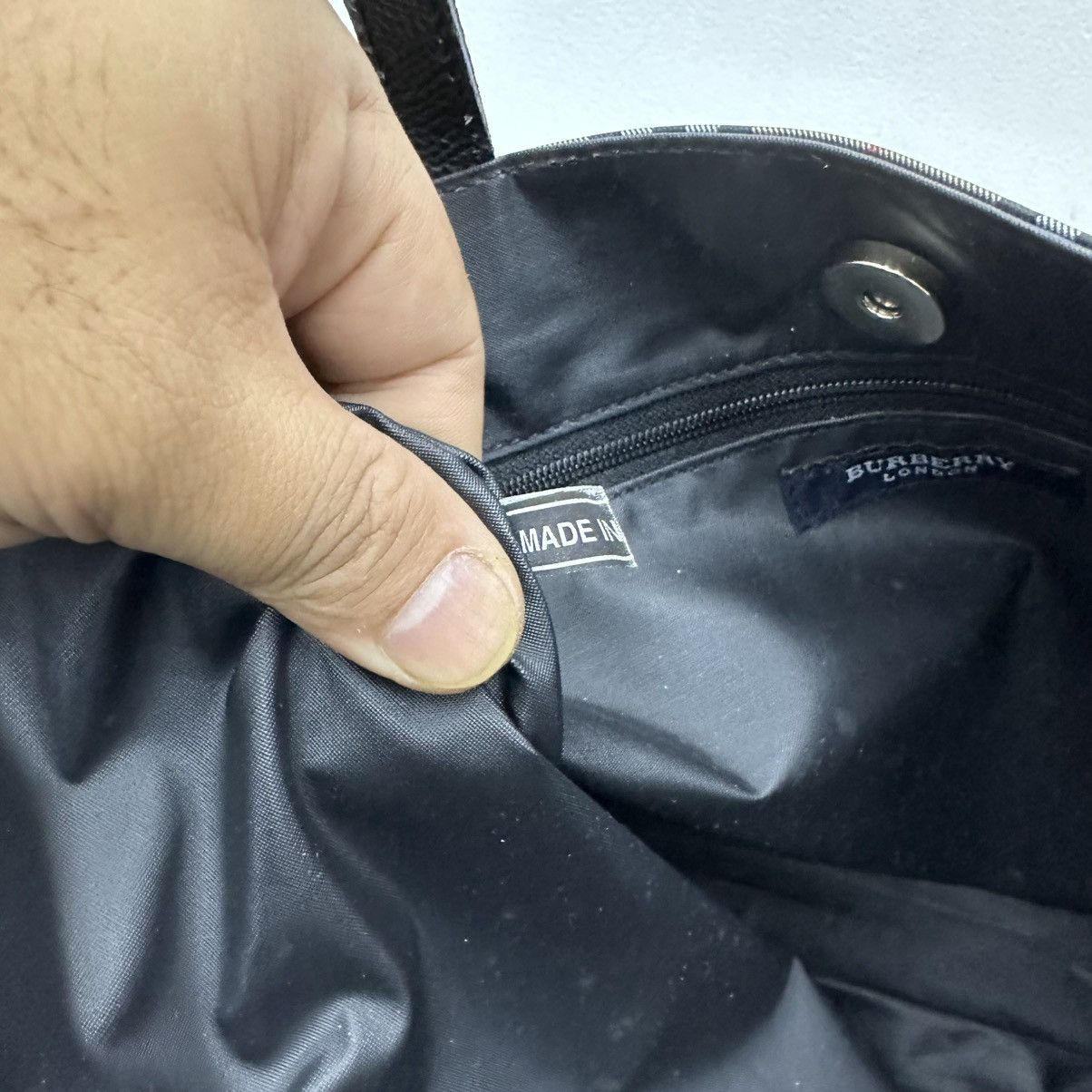 Burberry ‼️YES‼️ AUTHENTIC BURBERRY LONDON NOVA CHECK CARRY TOTE BAG Size ONE SIZE - 11 Thumbnail