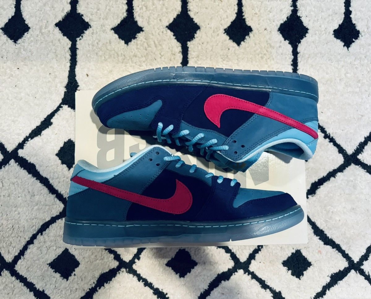 Nike × Run The Jewels Run the Jewels x Nike SB Dunk Low ‘4/20’ w/ poster & sticker Size US 10.5 / EU 43-44 - 2 Thumbnail