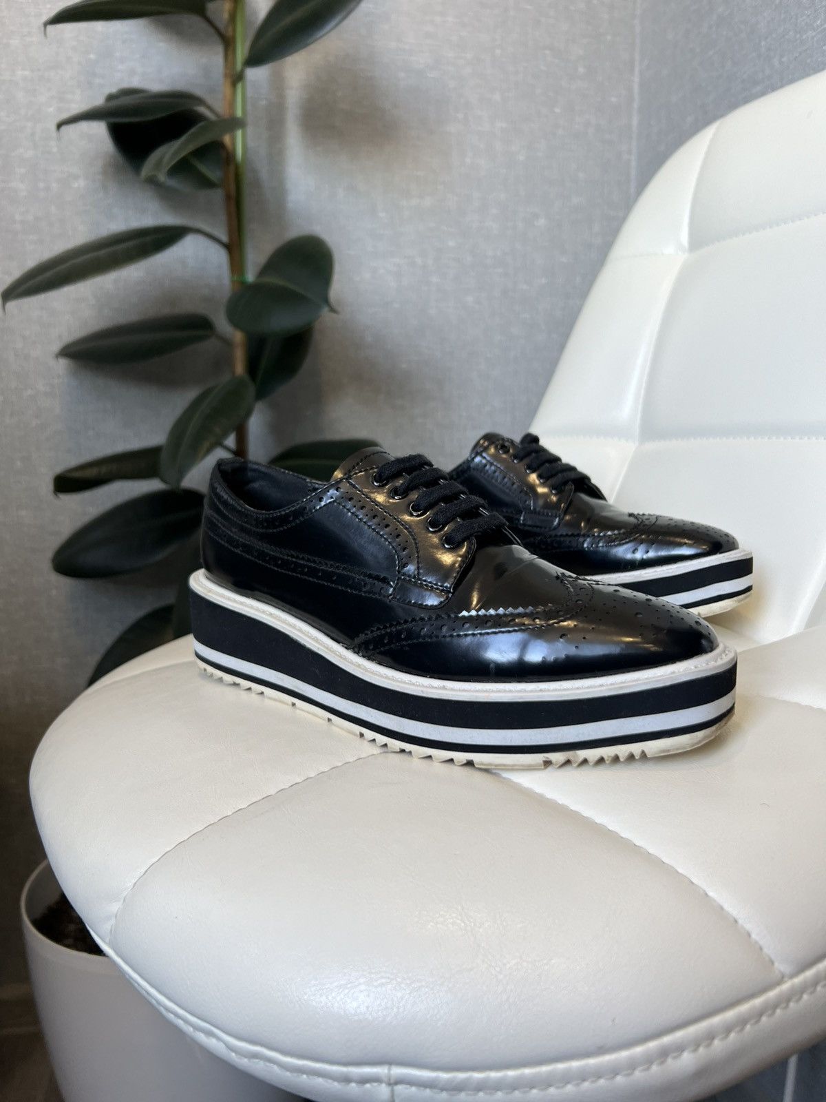 Italian Designers Prada Women Black Brogue Patent Leather Platform Derby Shoes (Size 7)