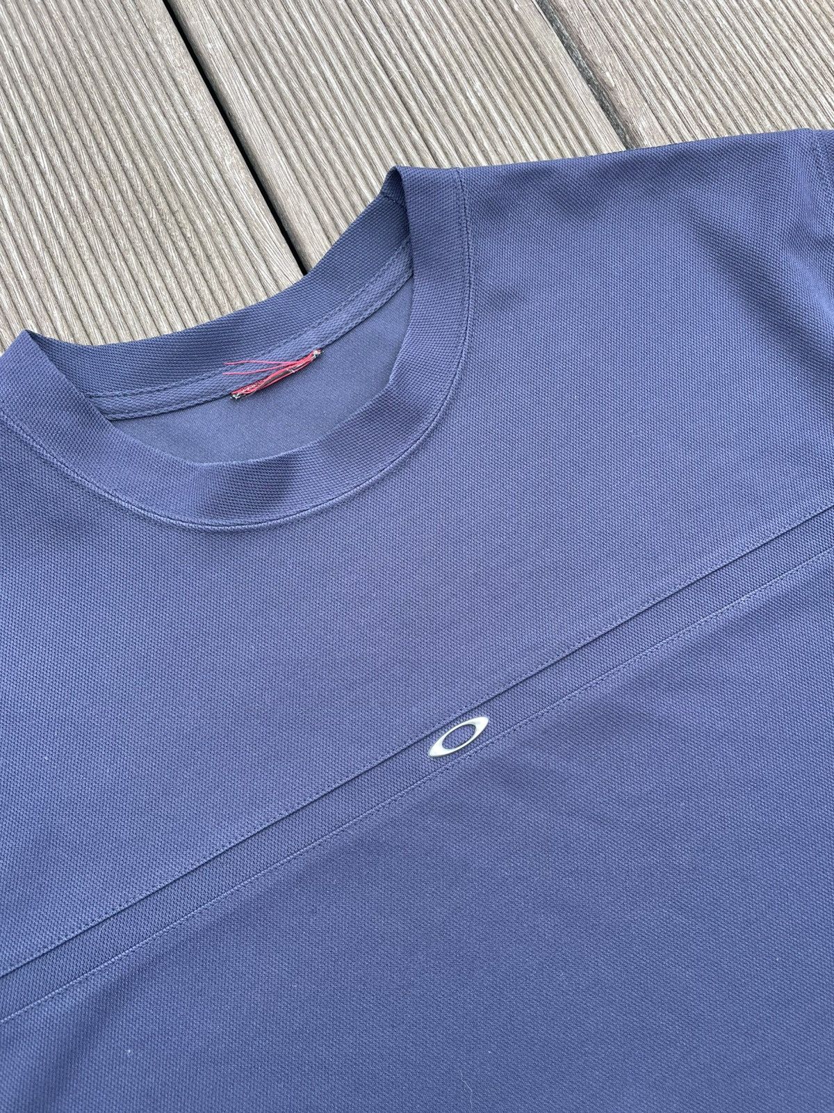 Oakley Vintage Oakley central metal tag tee size XL Size US XL / EU 56 / 4 - 1 Thumbnail