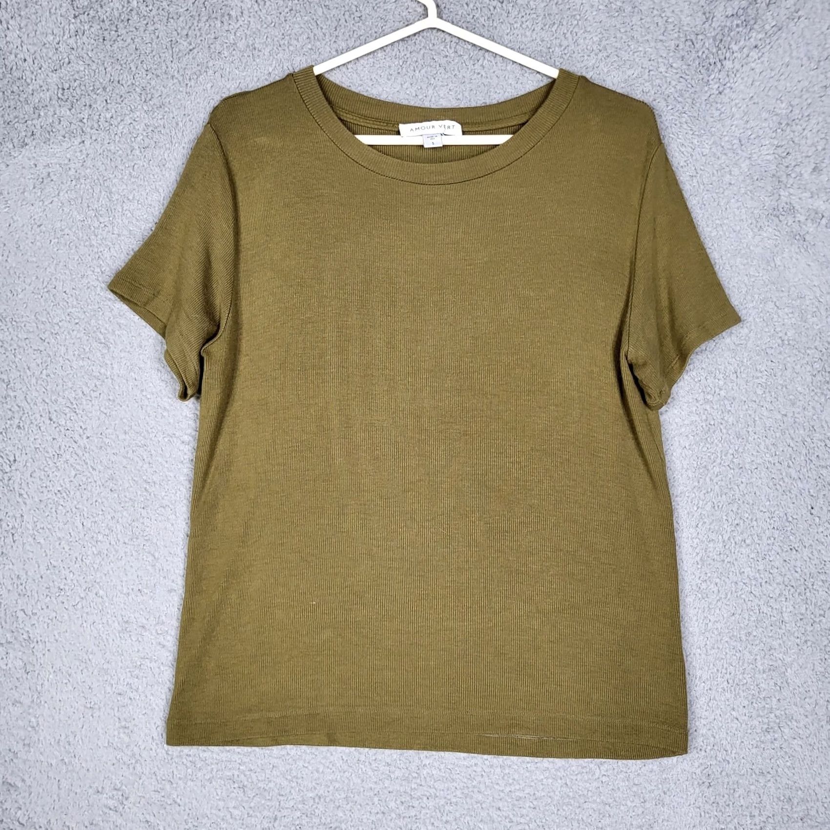 Vintage AMOUR VERT Women's top Ribbed Short sleeve Olive Green Tee Size S Shirt Regular Small Green Blouse Womens Size S / US 4 / IT 40 - 2 Thumbnail