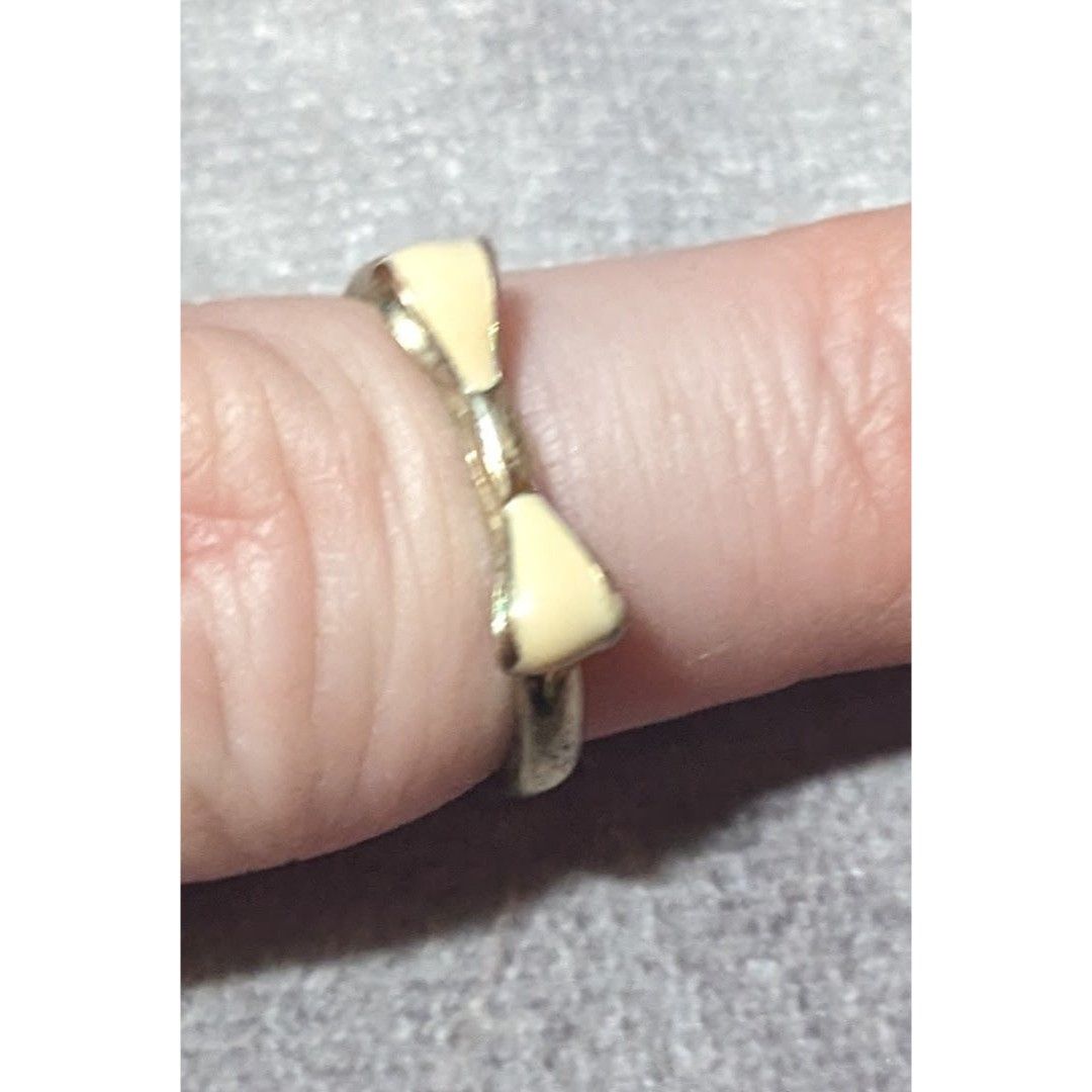 Other Minimalist Coquette Silver Tone And Cream Bow Ring Size 7 Size ONE SIZE - 9 Thumbnail