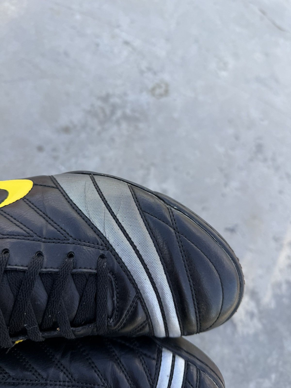 Nike VINTAGE NIKE Y2K HYPE 00s SNEAKERS FOOTBALL CLEATS BLOKECORE Size US 10 / EU 43 - 9 Thumbnail