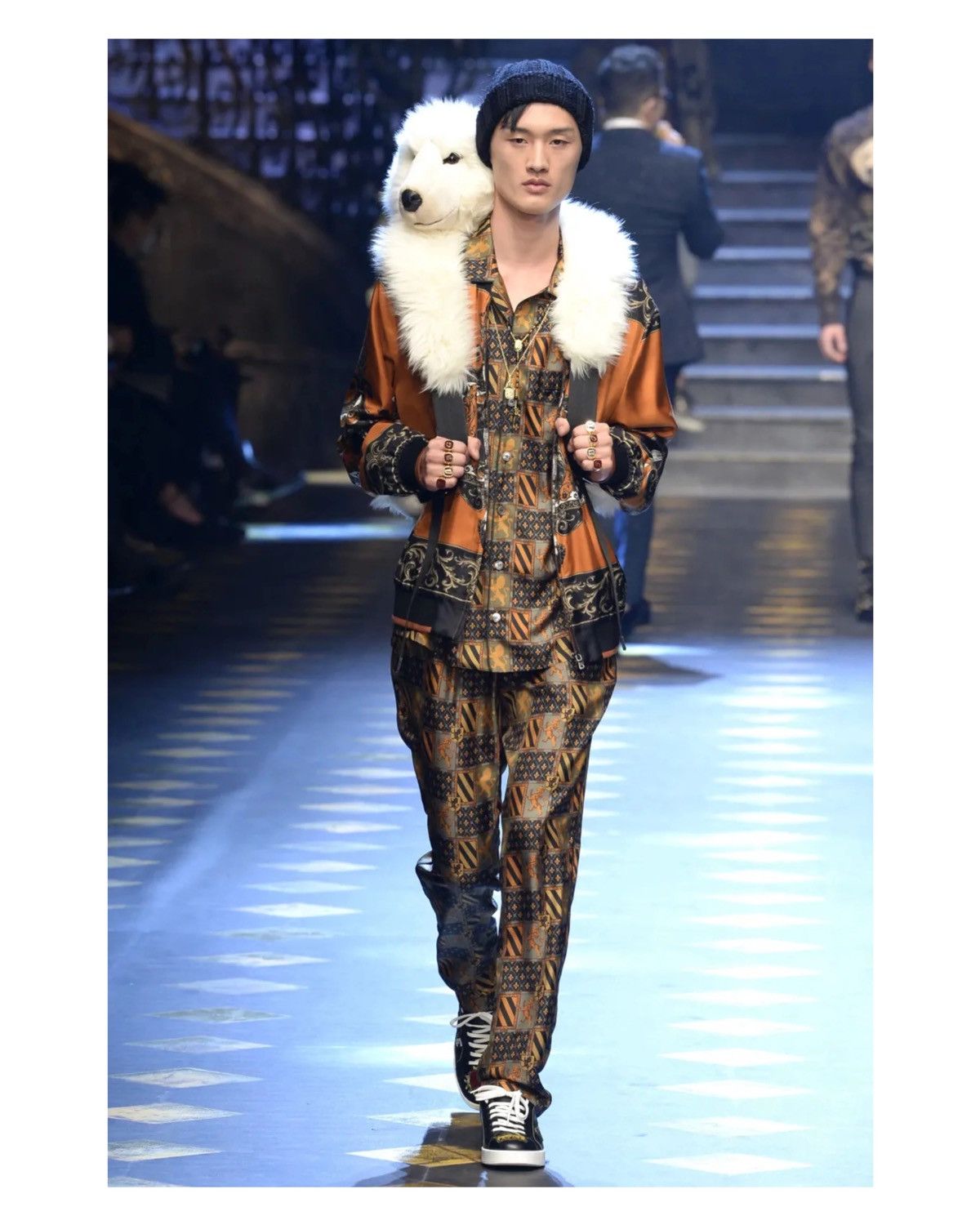 Dolce & Gabbana DOLCE & GABBANA AW17 RUNWAY POLAR BEAR