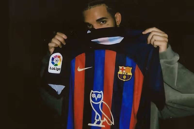 Vintage BARCELONA NIKE 2022/2023 FOOTBALL THIRD JERSEY OVO #50 DRAKE Size US S / EU 44-46 / 1 - 12 Thumbnail