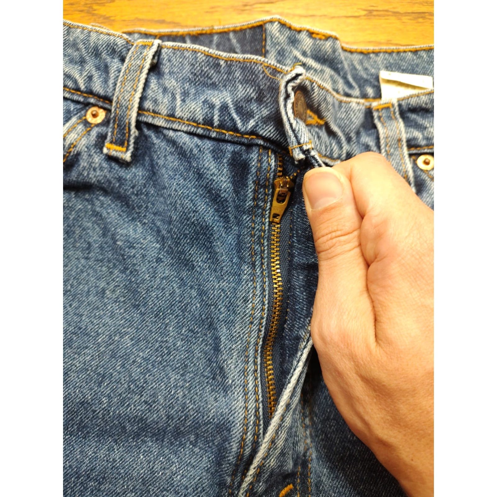 Levi's VINTAGE Levi's 560 Shorts Bermuda Men 33x10 Blue Denim Orange Tab 5-Pocket Relaxed Loose Fit 90s USA Mens Size US 33 - 5 Thumbnail
