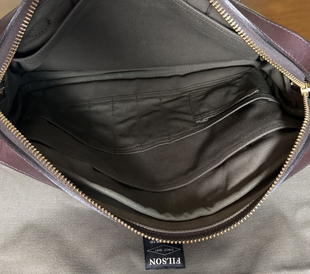 Filson Filson 256 Briefcase Otter Green USA Made Black Label Size ONE SIZE - 12 Thumbnail