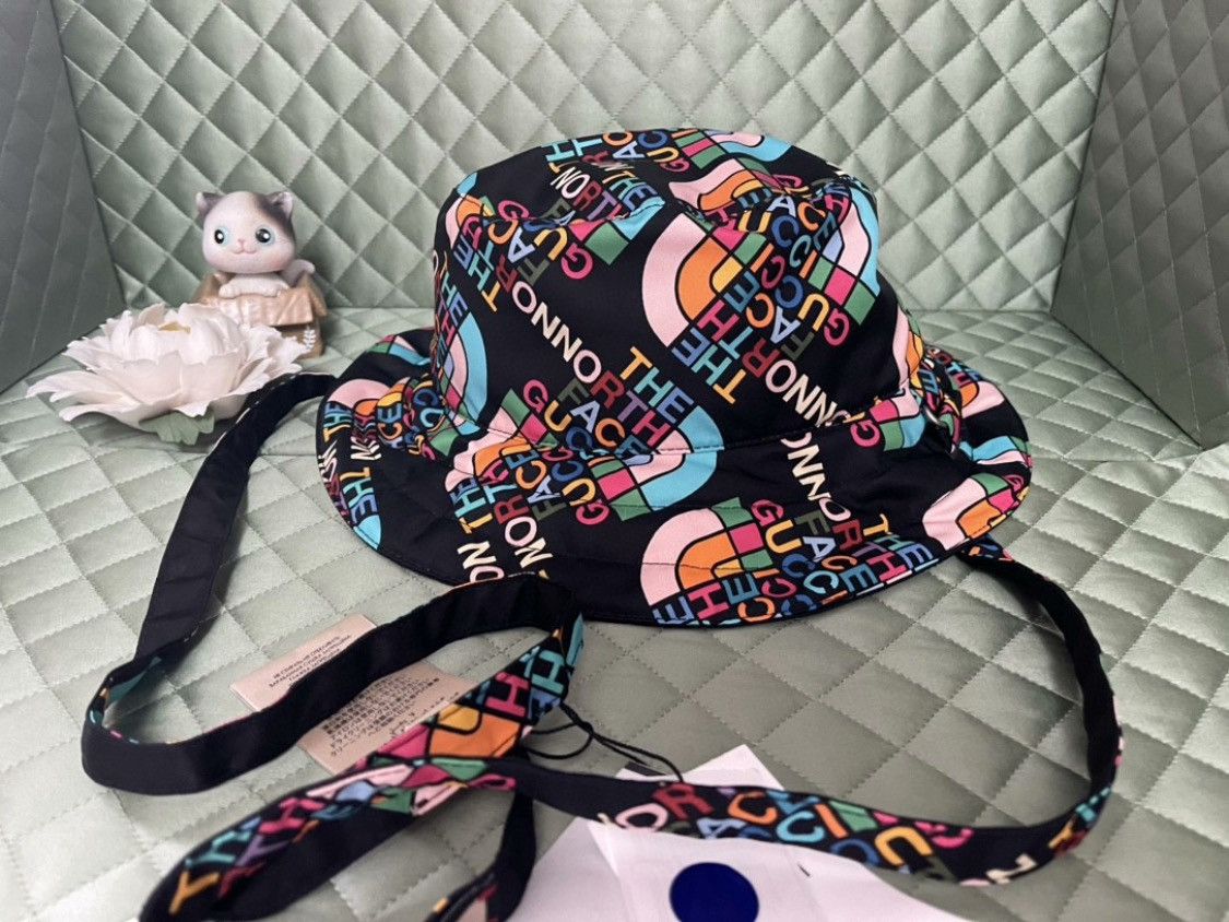Gucci THE NORTH FACE X GUCCI REVERSIBLE BUCKET HAT Size ONE SIZE - 2 Thumbnail