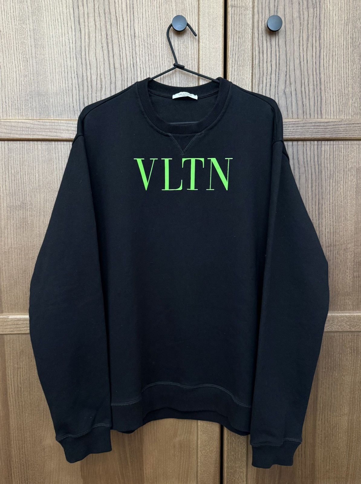 Valentino Valentino VLTN Black Sweatshirt Center Logo Men's Size XXL Size US XXL / EU 58 / 5 - 1 Thumbnail