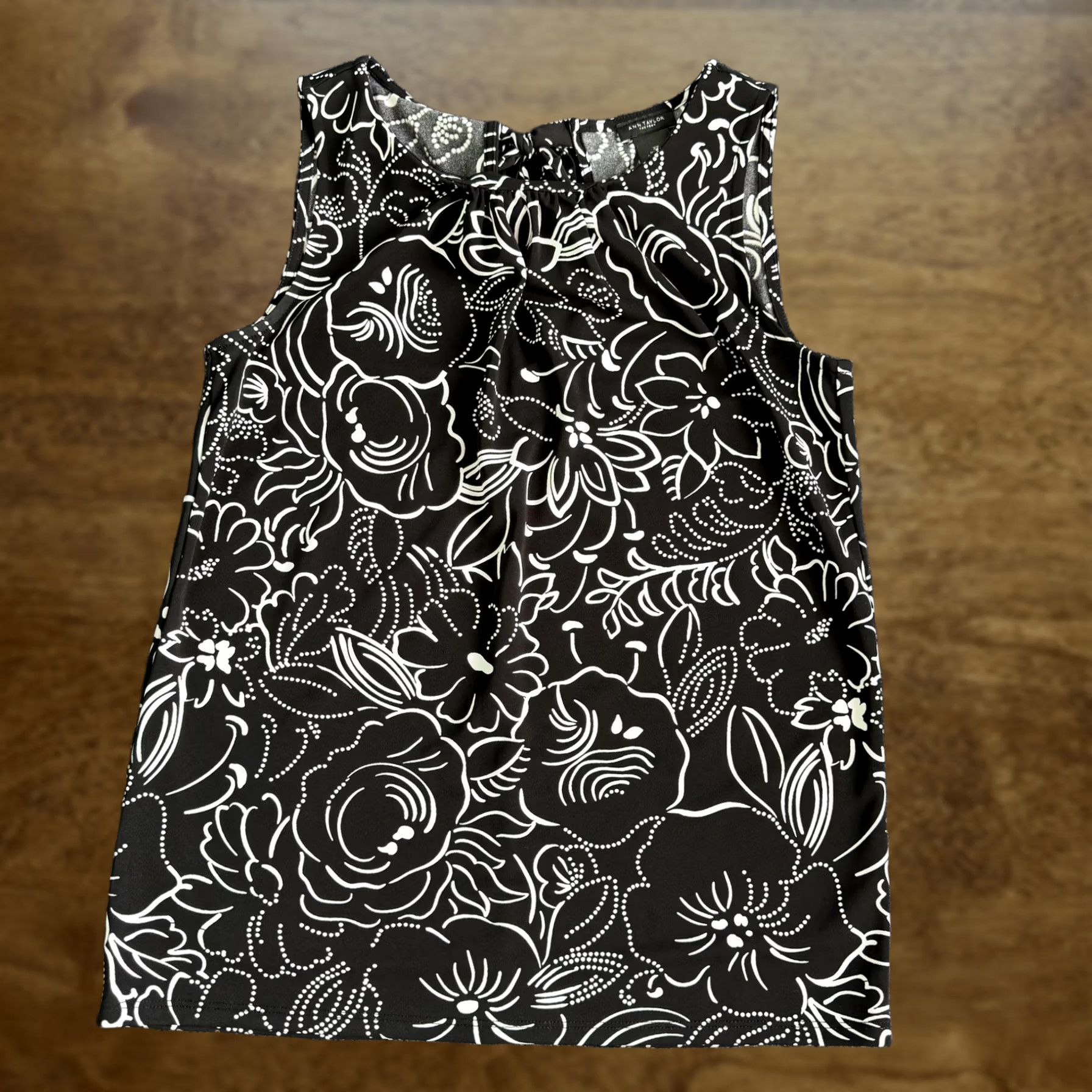 Ann Taylor Ann Taylor Factory Blouse Womens XS Black Floral Sleeveless Keyhole Shell Size XS / US 0-2 / IT 36-38 - 1 Thumbnail