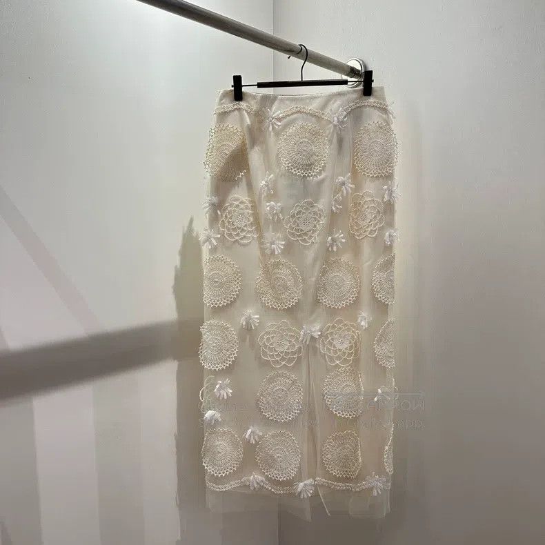 Prada Prada Triangle flower skirt Size 26" / US 2 / IT 38 - 2 Thumbnail