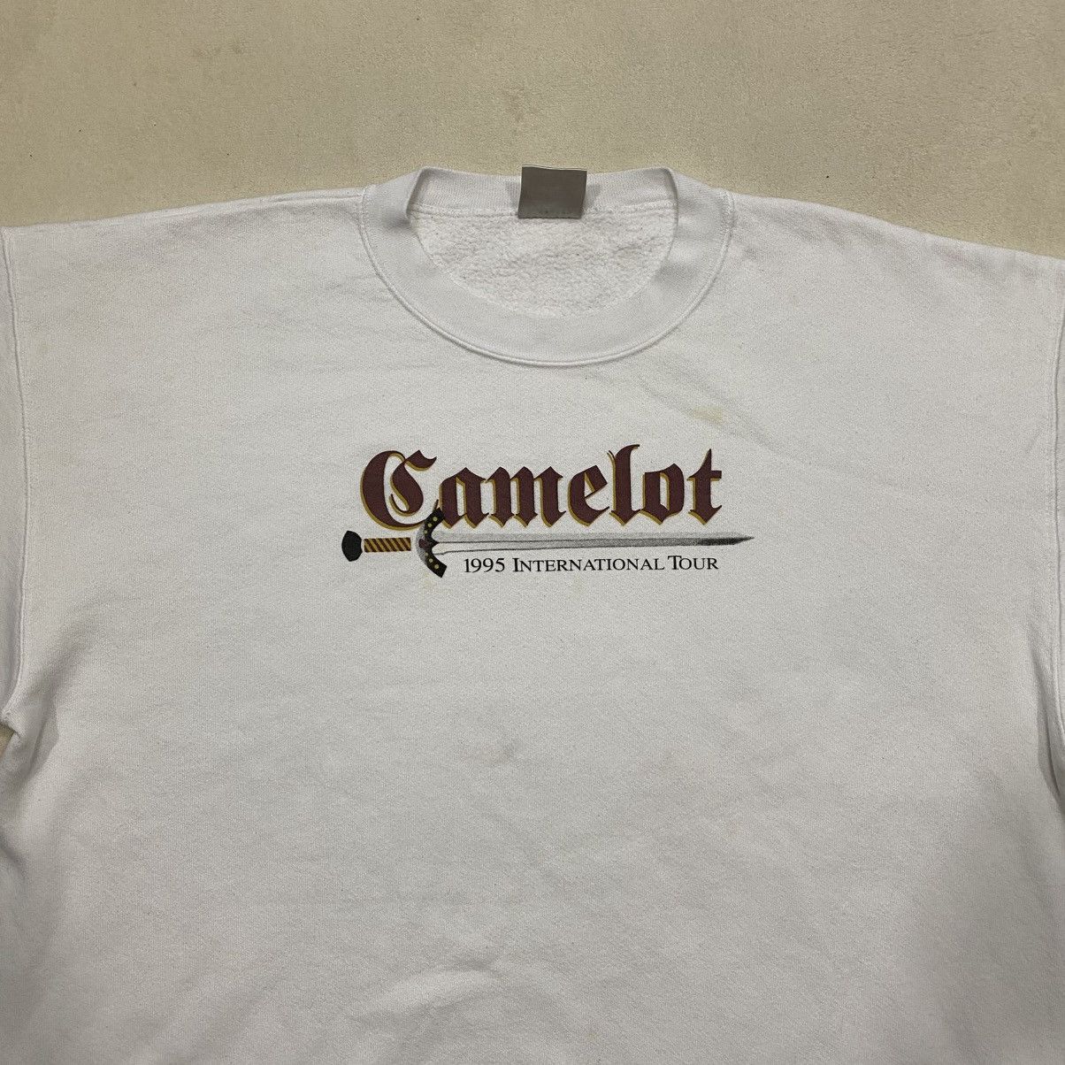 Vintage Vintage CAMELOT Movie 1995 International Tour Sweatshirt Size US XXL / EU 58 / 5 - 2 Thumbnail