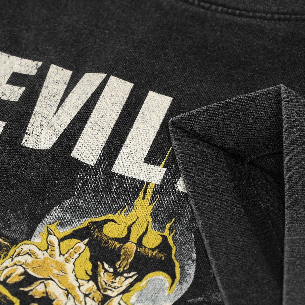 Other 80s Classic Devil Movie T-Shirt Size US XL / EU 56 / 4 - 6 Thumbnail