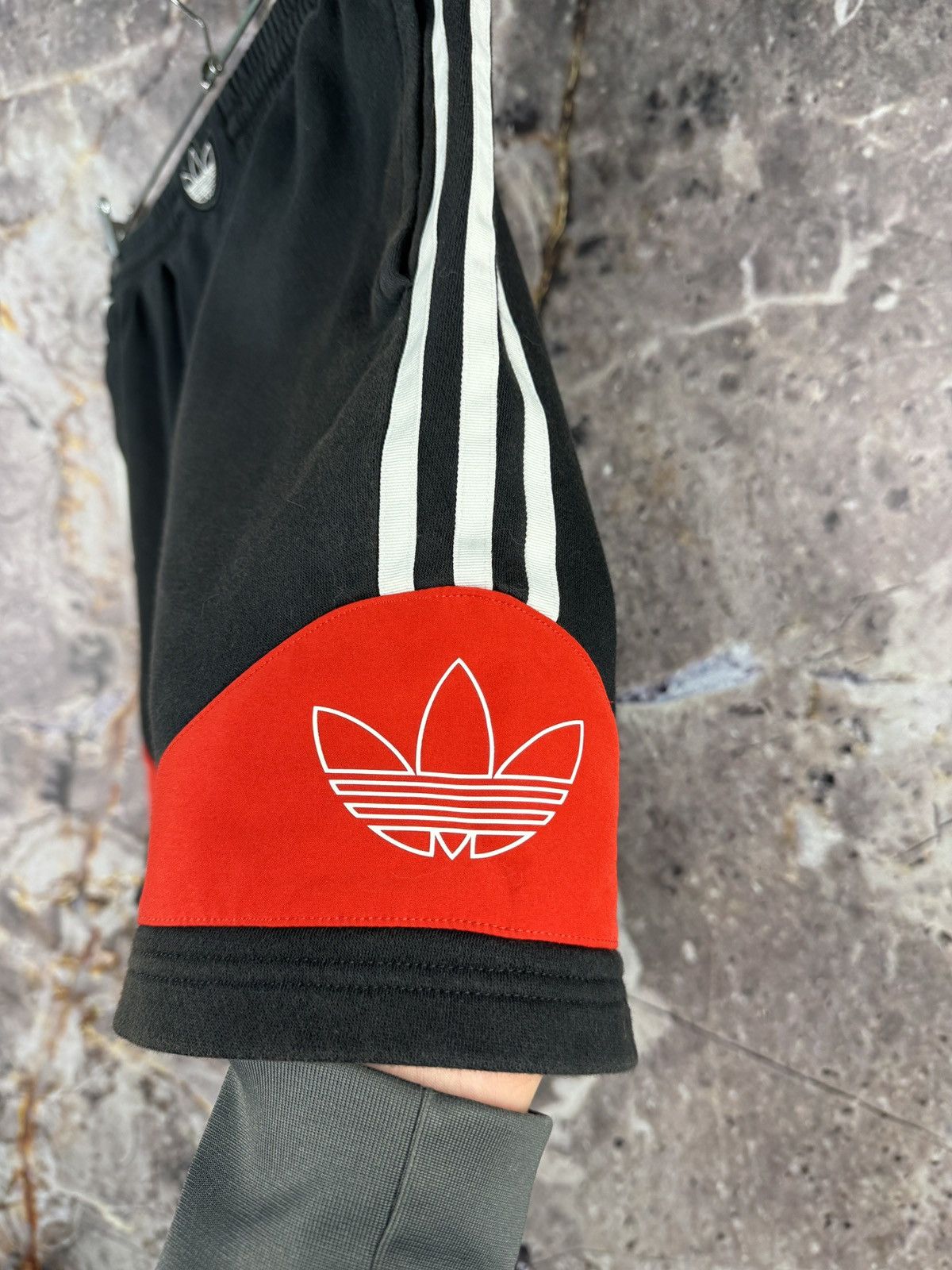 Adidas Adidas Originals Trefoil Black Red Athletic Shorts Size M Size US 34 / EU 50 - 5 Thumbnail