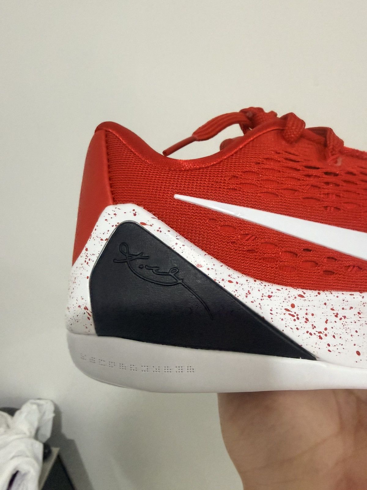 Nike Nike Kobe IX Elite Low EM Protro University Red White 10.5 Size US 10.5 / EU 43-44 - 6 Thumbnail
