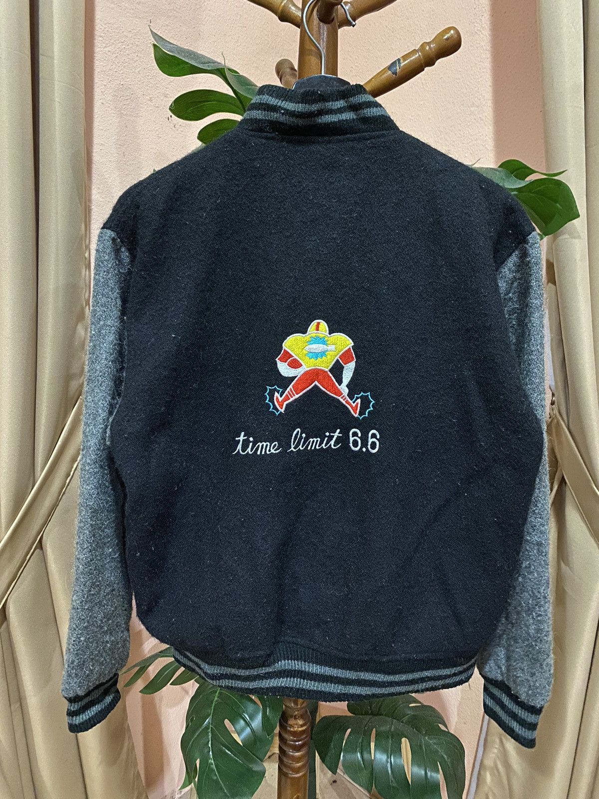 Other Vintagear Jacket – Black Wool Blend with Embroidered Motif Size US L / EU 52-54 / 3 - 1 Thumbnail