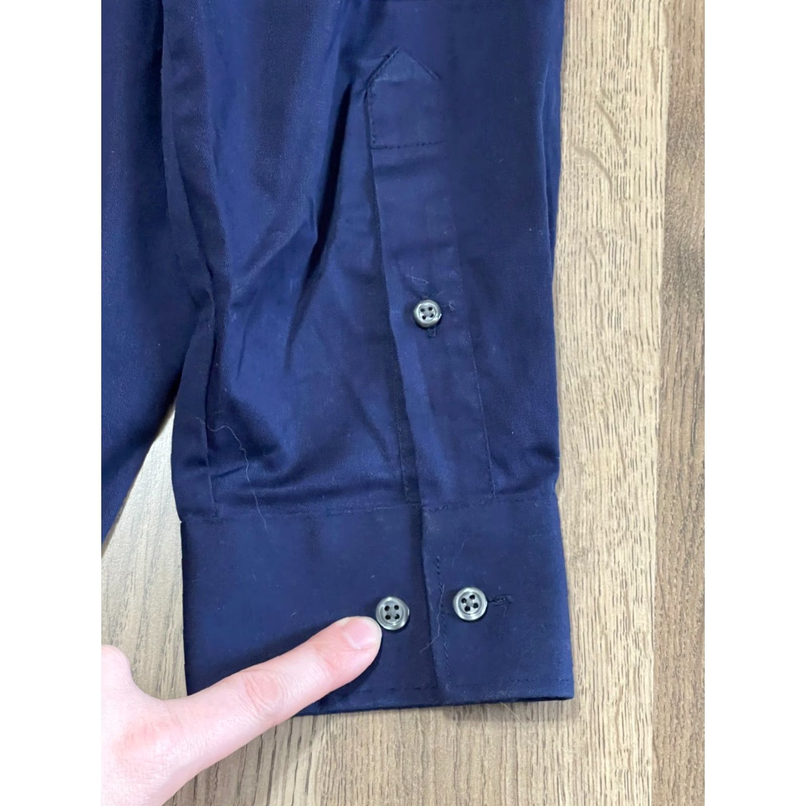 Van Heusen Van Heusen Shirt Men 17.5 32/33 Navy Blue Reg Fit Stretch Button Up Casual Size US XXL / EU 58 / 5 - 5 Thumbnail