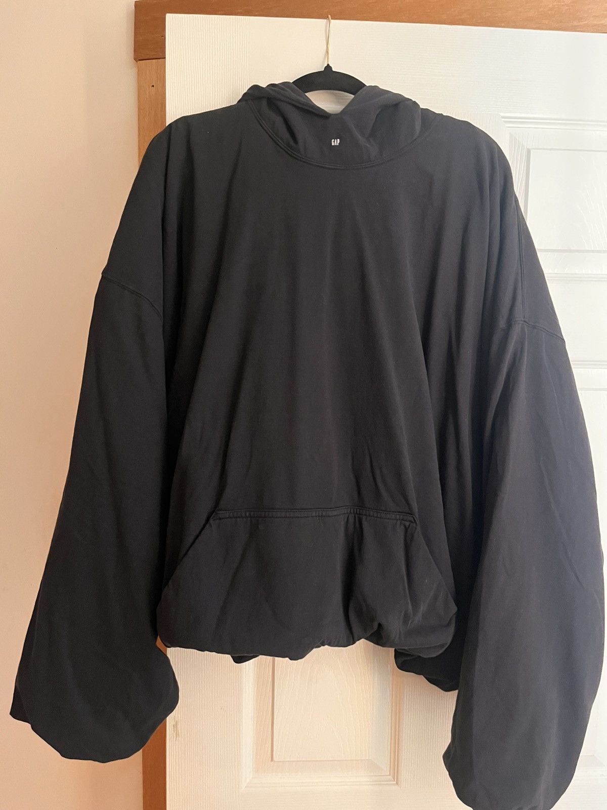Balenciaga × Gap × Yeezy Yeezy Gap Engineered by Balenciaga Padded Hoodie ‘Black’ Size US M / EU 48-50 / 2 - 1 Thumbnail