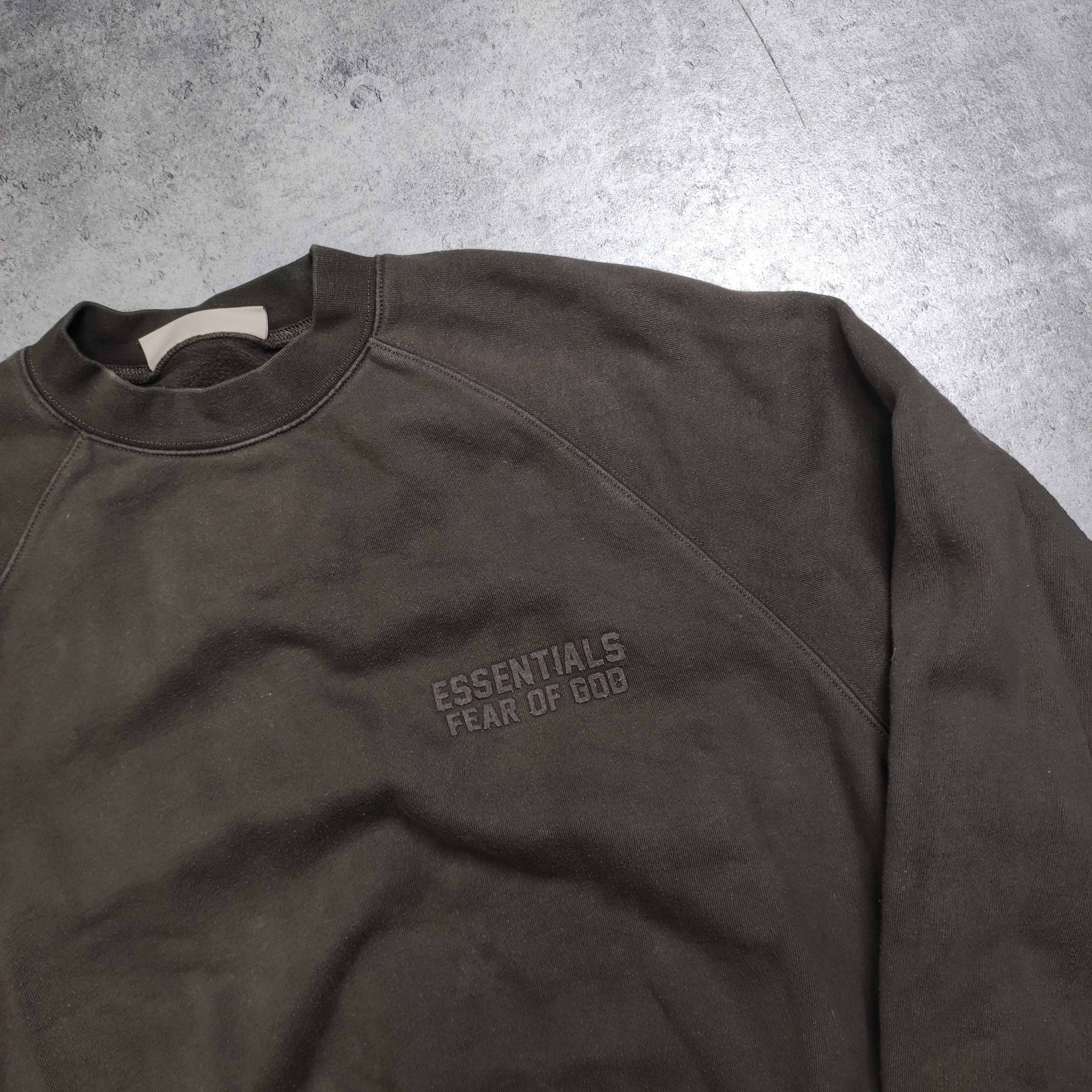 Essentials × FOG × Fear of God RARE FOG Fear of God Essentials Small Logo Crewneck Size US S / EU 44-46 / 1 - 4 Thumbnail