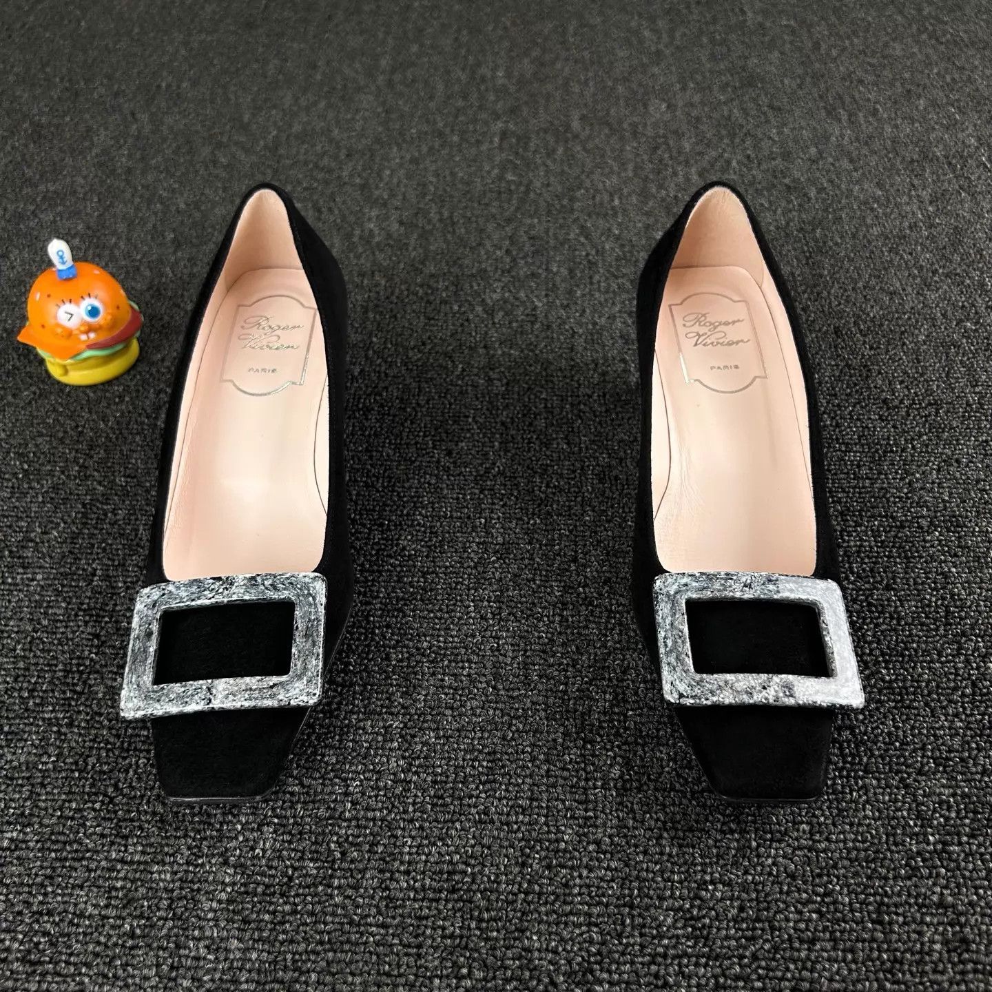Roger Vivier Roger Vivier Black Buckle Flat 35.5 HB6841 Size US 5 / IT 35 - 2 Thumbnail