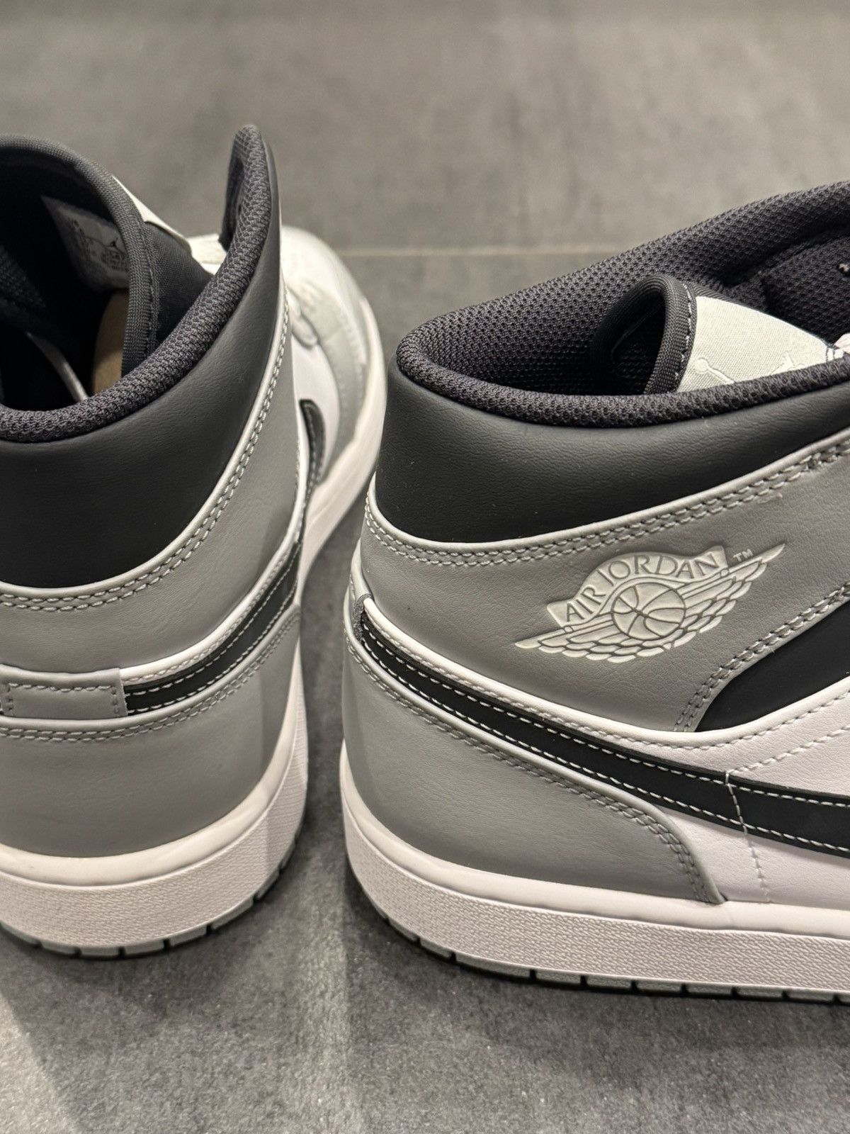 Nike Jordan 1 Mid Light Smoke Grey Size US 13 / EU 46 - 2 Thumbnail