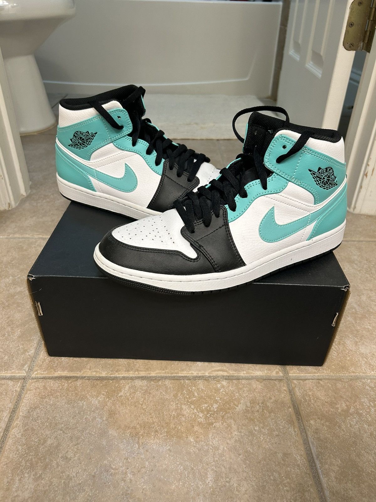 Nike Nike Air Jordan Tropical Twist mens 10.5 Size US 10.5 / EU 43-44 - 1 Thumbnail