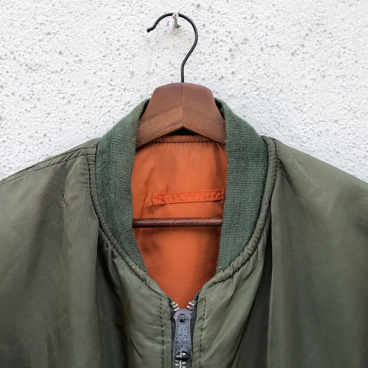 Alpha Industries Vintage Flyers Man Intermediate Ma-1 Bomber Jacket Size US XL / EU 56 / 4 - 16 Thumbnail