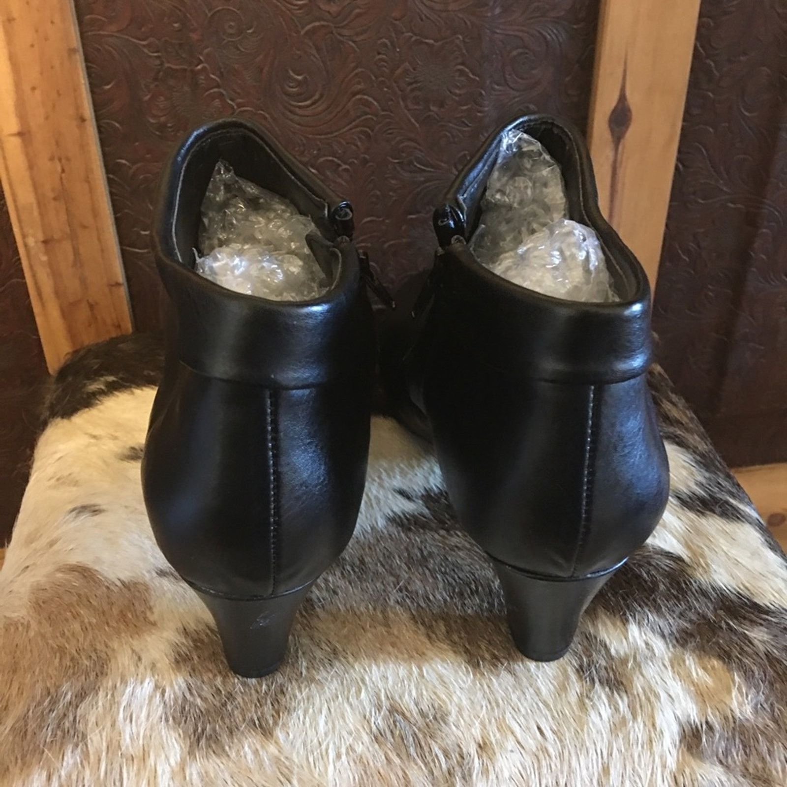 Designer Aerosoles black play pleat heeled ankle bootie 7M Size US 7 / IT 37 - 4 Thumbnail