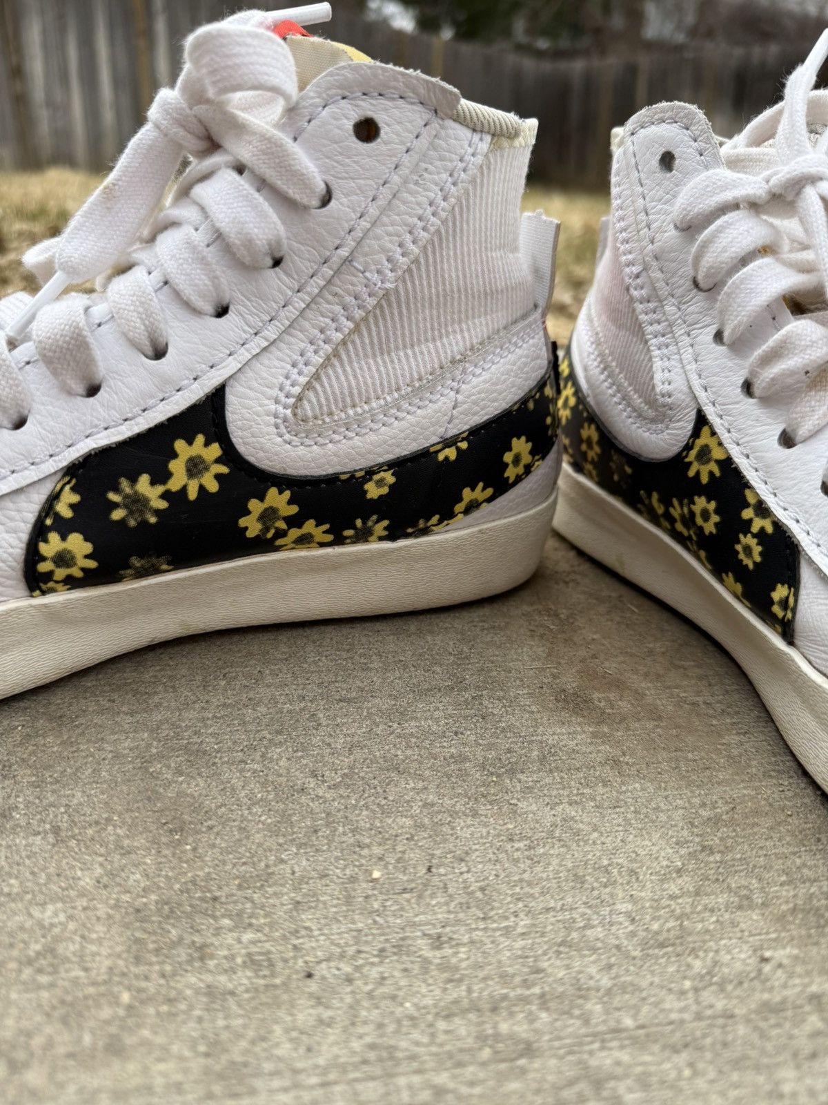 Nike NIKE BLAZER MID ‘77 JUMBO SUNFLOWERS Size US 10 / EU 43 - 8 Thumbnail