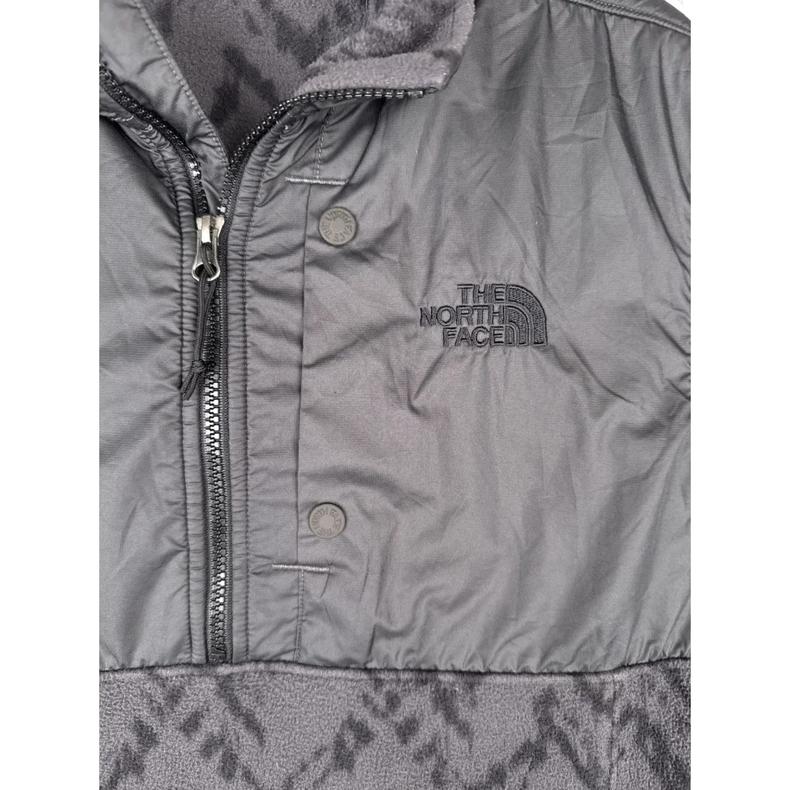 The North Face The North Face Pullover Mens Small Gray Black Fleece 1/4 Zip Nylon Yoke Print Sweatshirt Size US S / EU 44-46 / 1 - 6 Thumbnail