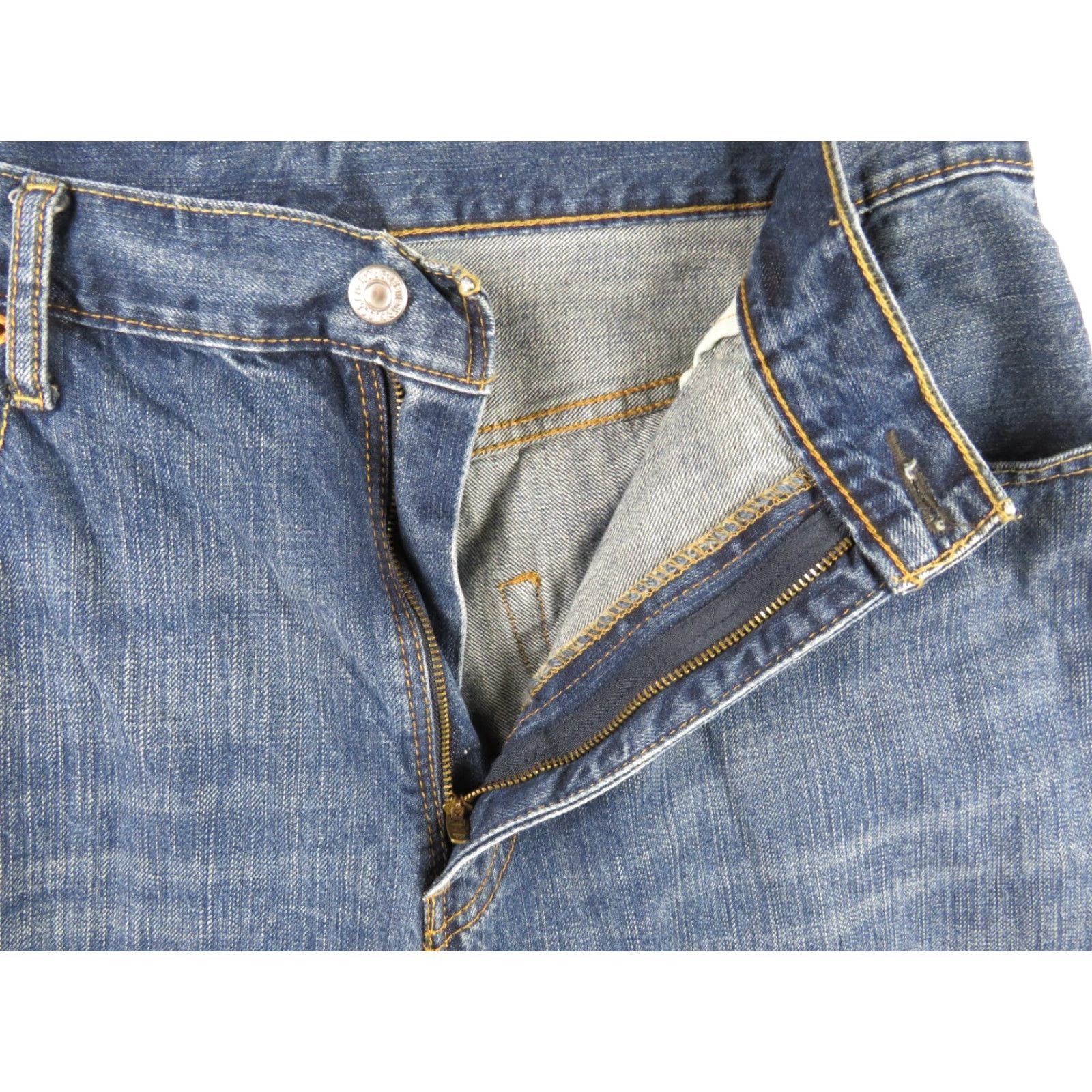 Levi's VINTAGE Levi's 569 Jeans demin Shorts Red Tab Tag Relaxed Fit 36 Blue Denim Men Shorts 36 Vintage Men Size US 36 / EU 52 - 4 Thumbnail