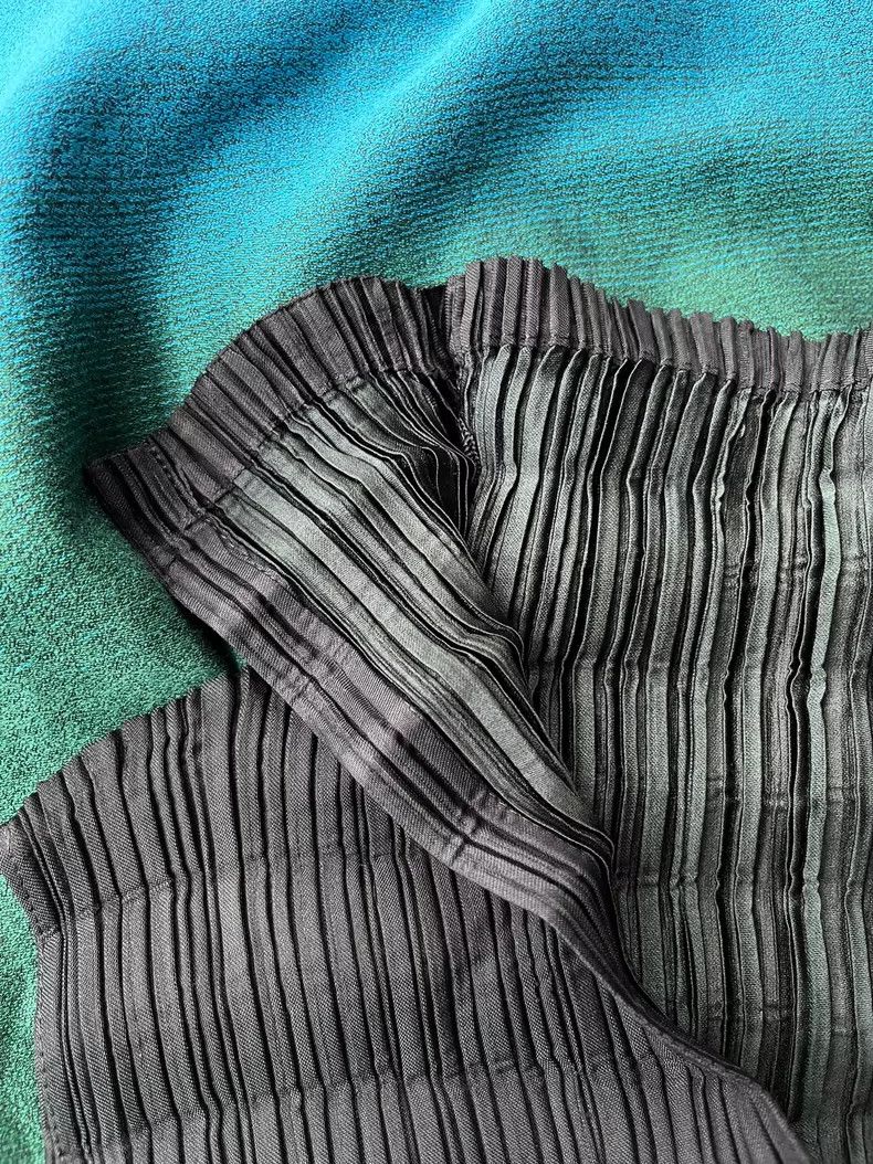 Issey Miyake Issey Miyake size:2 A wavy pleated dress with a gradient f Size XS / US 0-2 / IT 36-38 - 4 Thumbnail