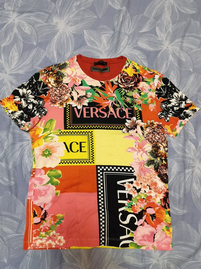 Versace Versace Men's comfortable and stylish cotton t-shirt Size US S / EU 44-46 / 1 - 2 Thumbnail
