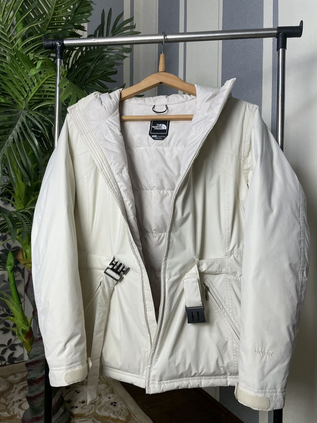 The North Face Women’s HyVent Puffer White Jacket Size XL