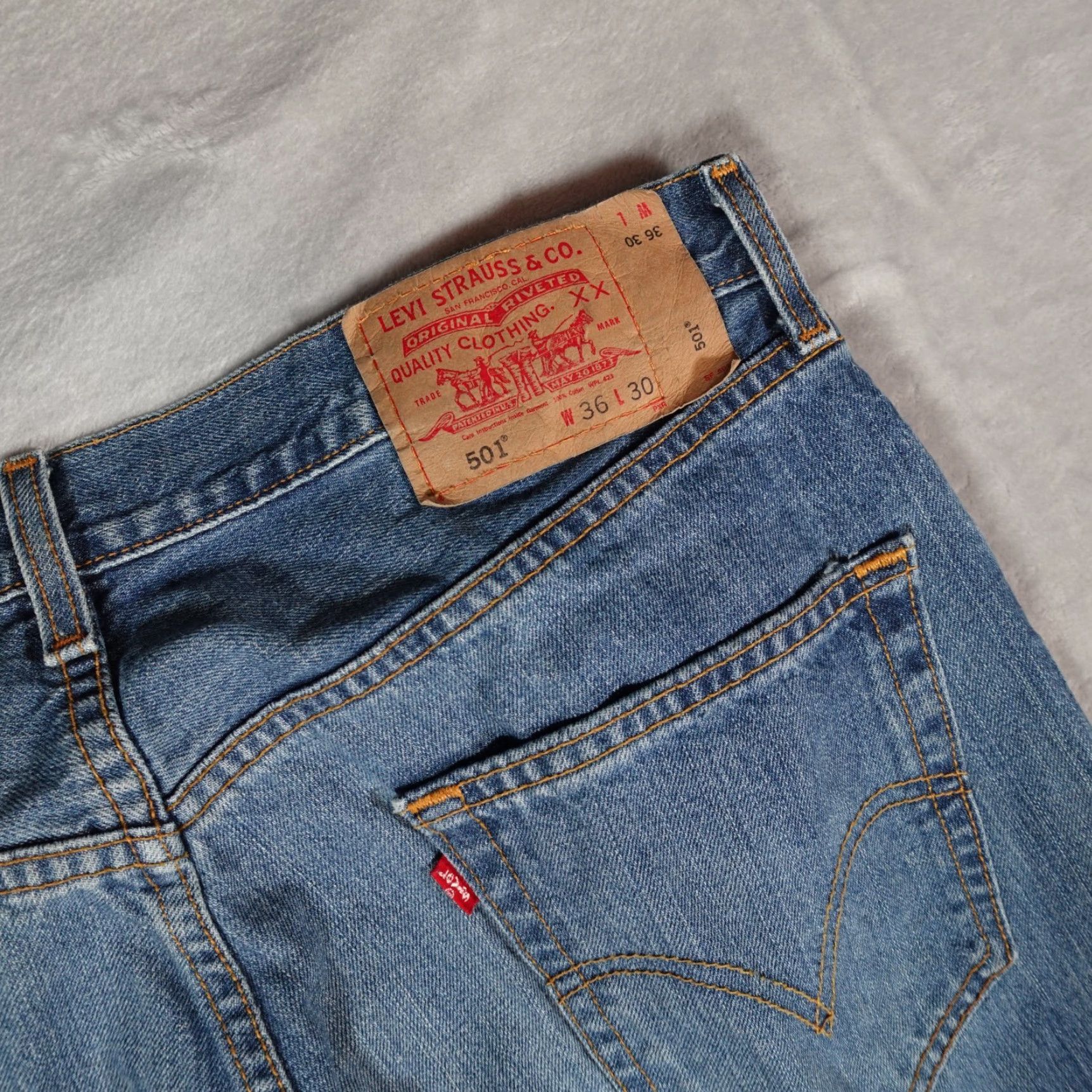 Levi's VINTAGE Levi’s 501 Jeans Mens 34x30 Straight Leg Button Fly Denim Blue 501 Series Retro Mens Jeans Size US 34 / EU 50 - 5 Thumbnail