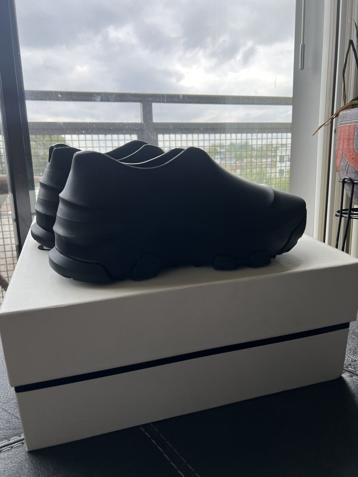 Givenchy Givenchy Marshmallows Size US 11 / EU 44 - 1 Thumbnail