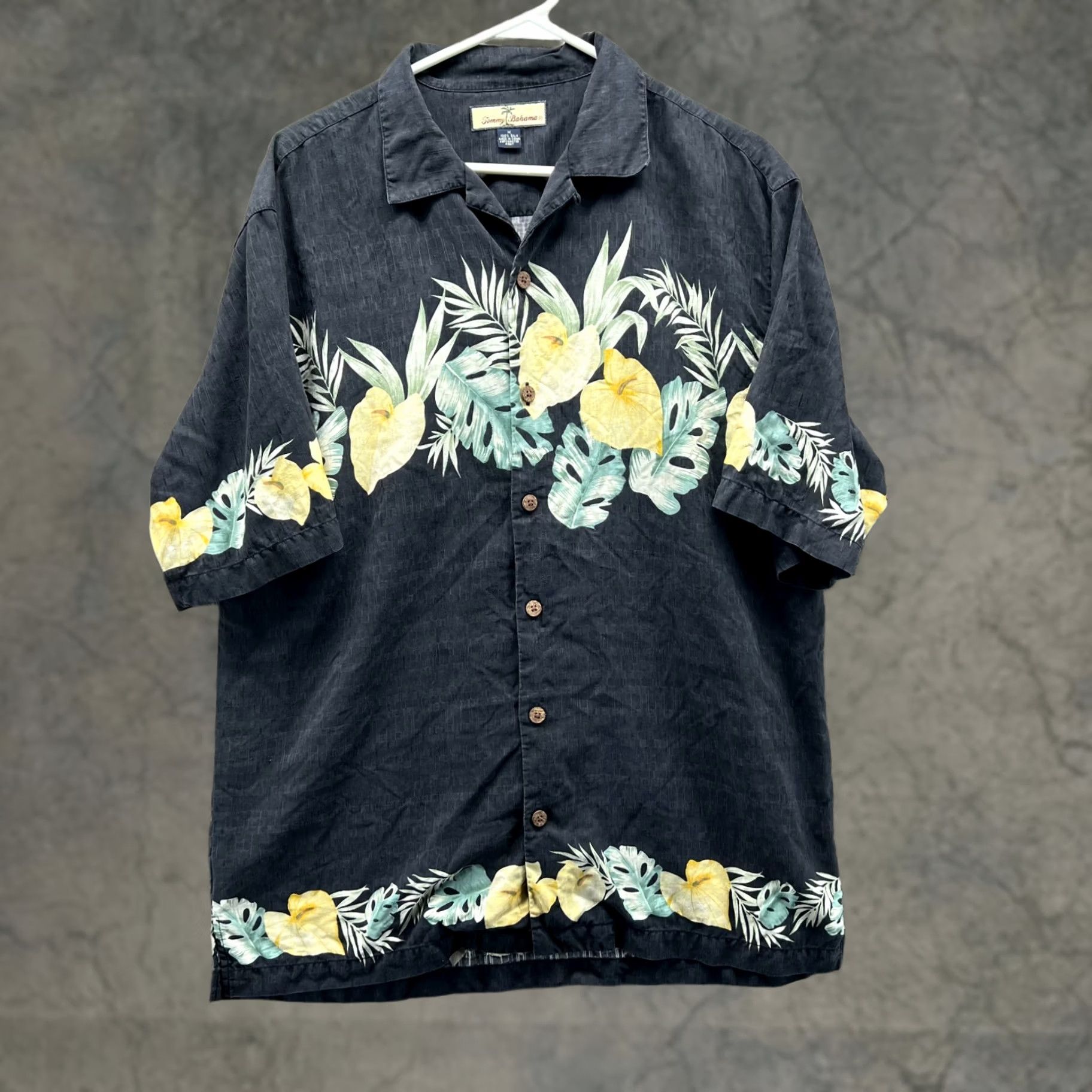 Tommy Bahama VINTAGE Tommy Bahama Shirt Mens M Black Button-Down Floral Hawaiian Camp Paradise Shirt Size US M / EU 48-50 / 2 - 1 Thumbnail
