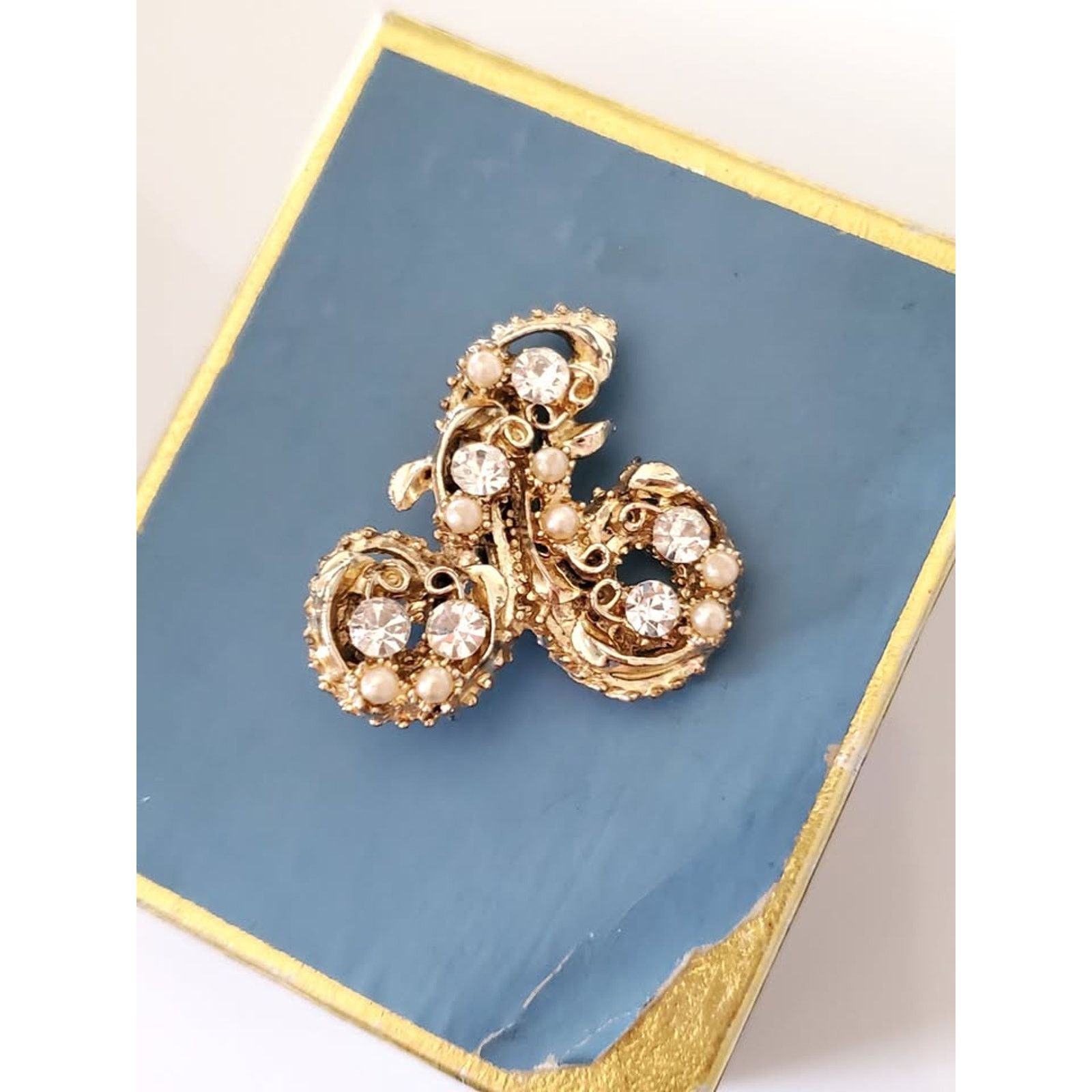 Other Vintage Letter A Rhinestone and Faux Pearl Brooch Pin Size ONE SIZE - 1 Thumbnail