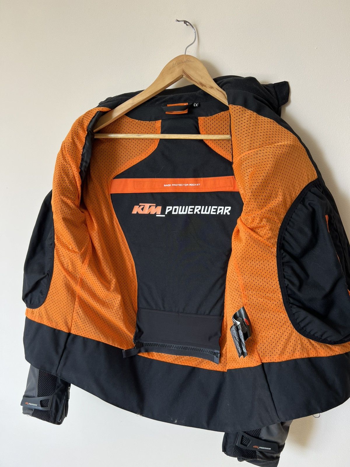 Fox Racing VTG KTM MOTO RACING FERARRI MALBORO TYPE 90s jacket Size US M / EU 48-50 / 2 - 7 Thumbnail
