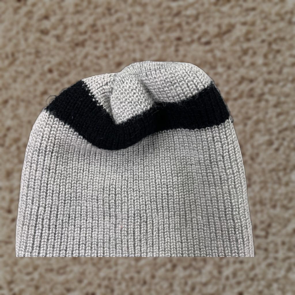 Vintage Beanie Toque Hat Adult One Size Gray Black Knit Acrylic Skate Winter Ski Outdoors Size ONE SIZE - 1 Thumbnail