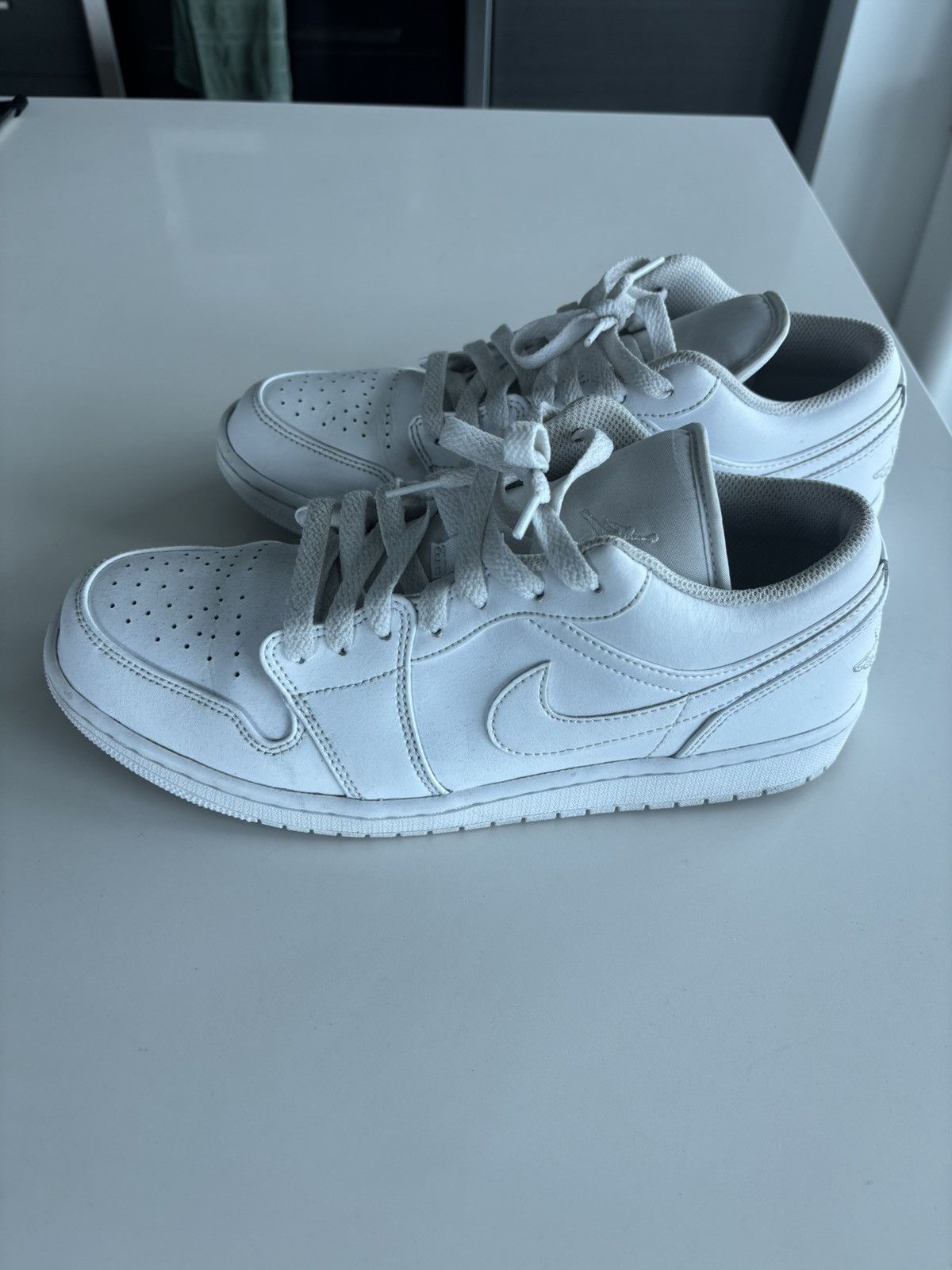 Nike Nike Air Jordan 1 White Size 10 Barely Worn Size US 10 / EU 43 - 1 Thumbnail