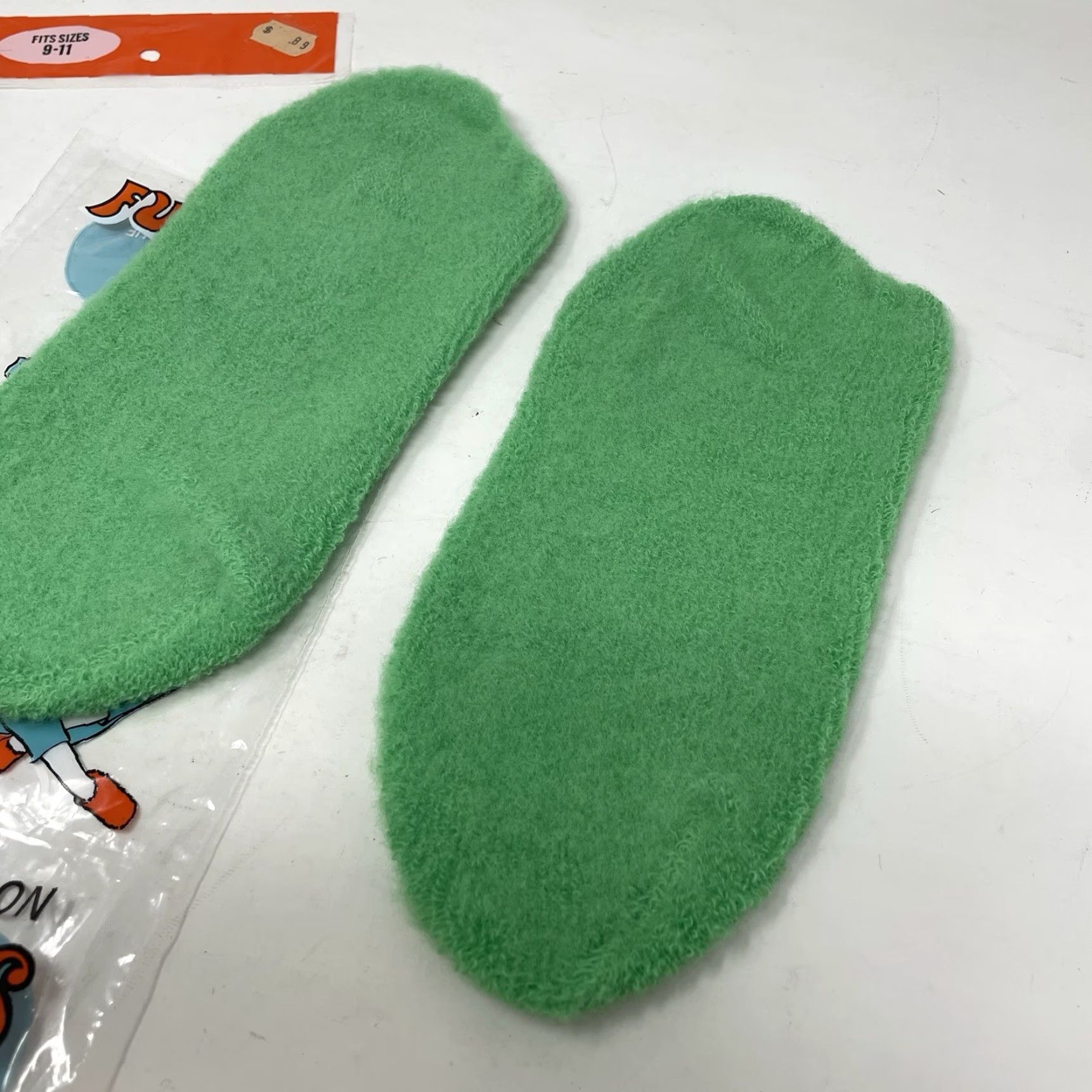 FUZZI VINTAGE 1960s FUZZIE WUZZIES Slippers Socks GoGo Mod Green 9-11 Vintage 60s Shoes/Slippers Mens& Womens Size ONE SIZE - 7 Thumbnail