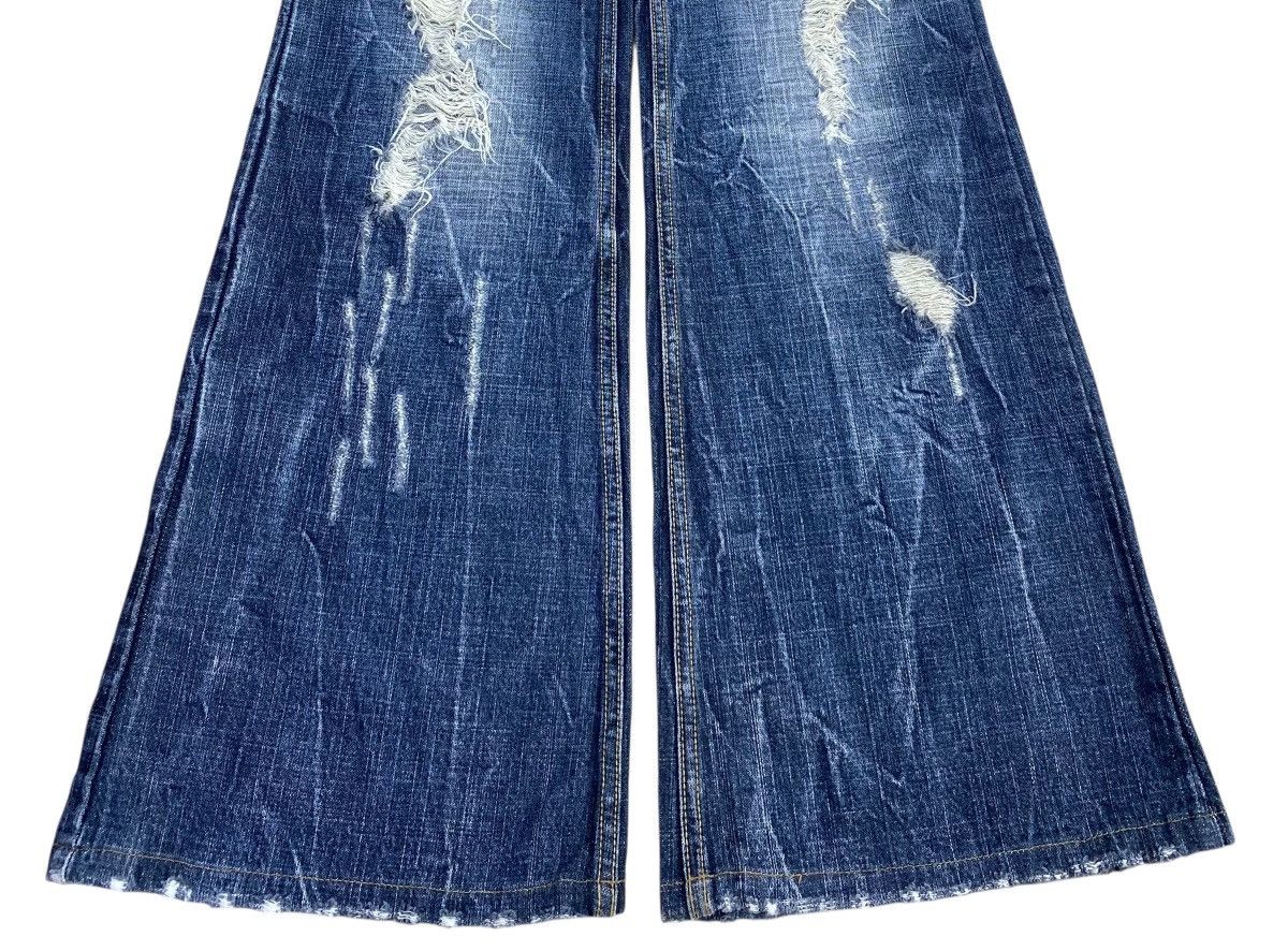 Japanese Brand Japanese Brand Faded Wash Style Distressed Flare Jeans Size US 32 / EU 48 - 5 Thumbnail