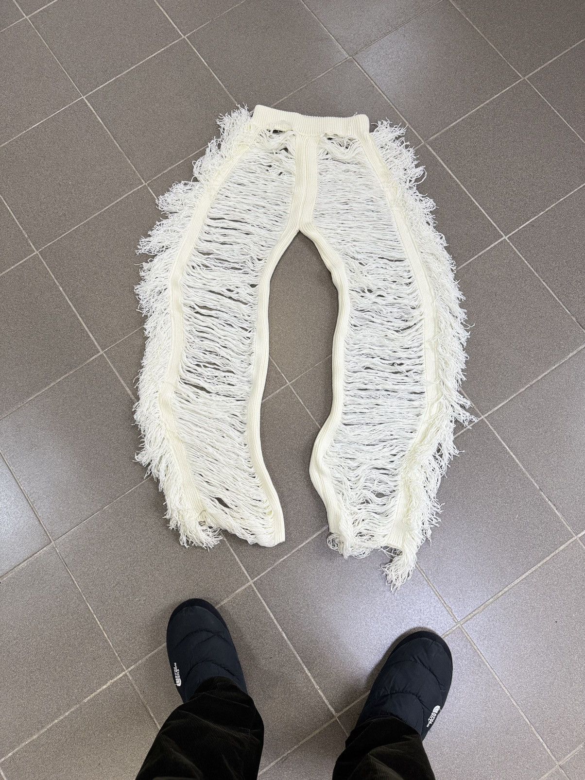 20471120 Very crazy white shredded extreme ripped pants Size 28" / US 6 / IT 42 - 9 Thumbnail