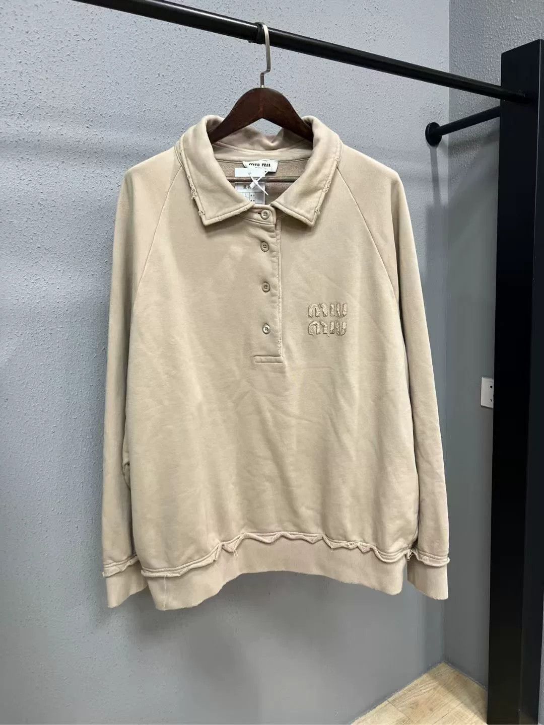 Miu Miu miu miu ss24 logo embroidery long sleeve top Size US L / EU 52-54 / 3 - 1 Thumbnail