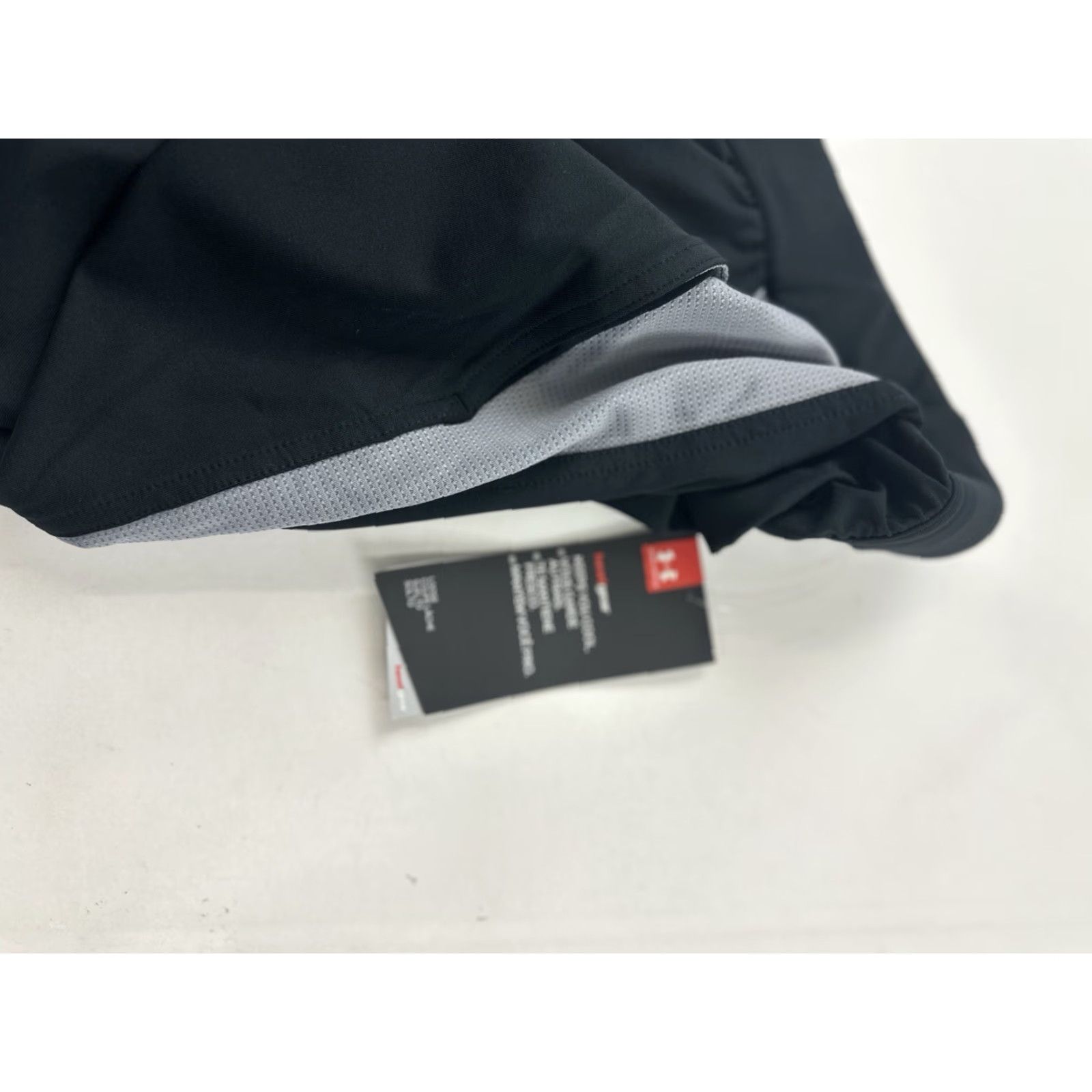 Under Armour Under Armour Shorts Women’s S Black Athletic Gym & Training Running Cross Training Sample NWT Size 28" / US 6 / IT 42 - 7 Thumbnail