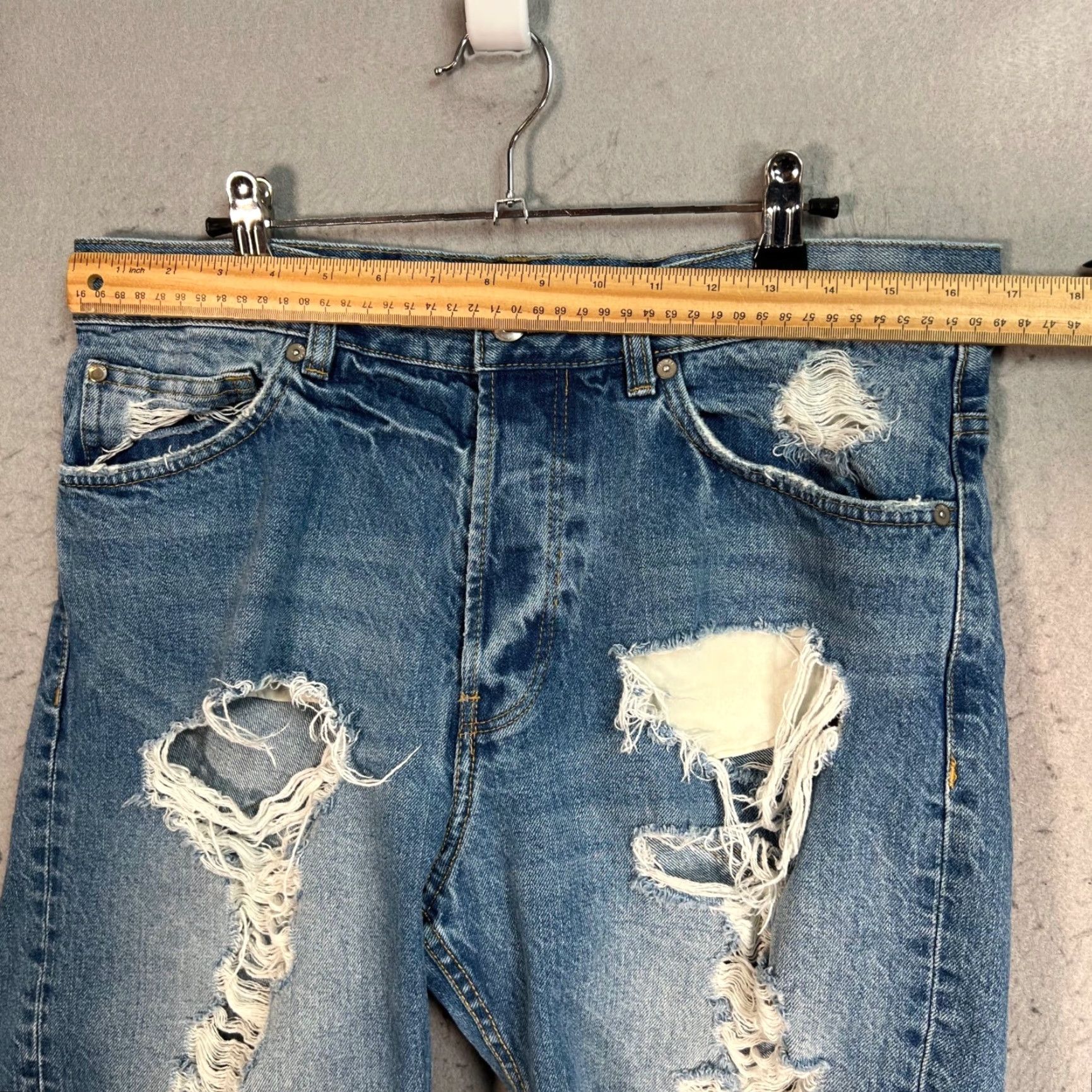 H&M H&M Coachella Mens Bermuda Shorts Regular Fit Denim Distressed Blue 32 Adult Mens Size US 32 / EU 48 - 5 Thumbnail
