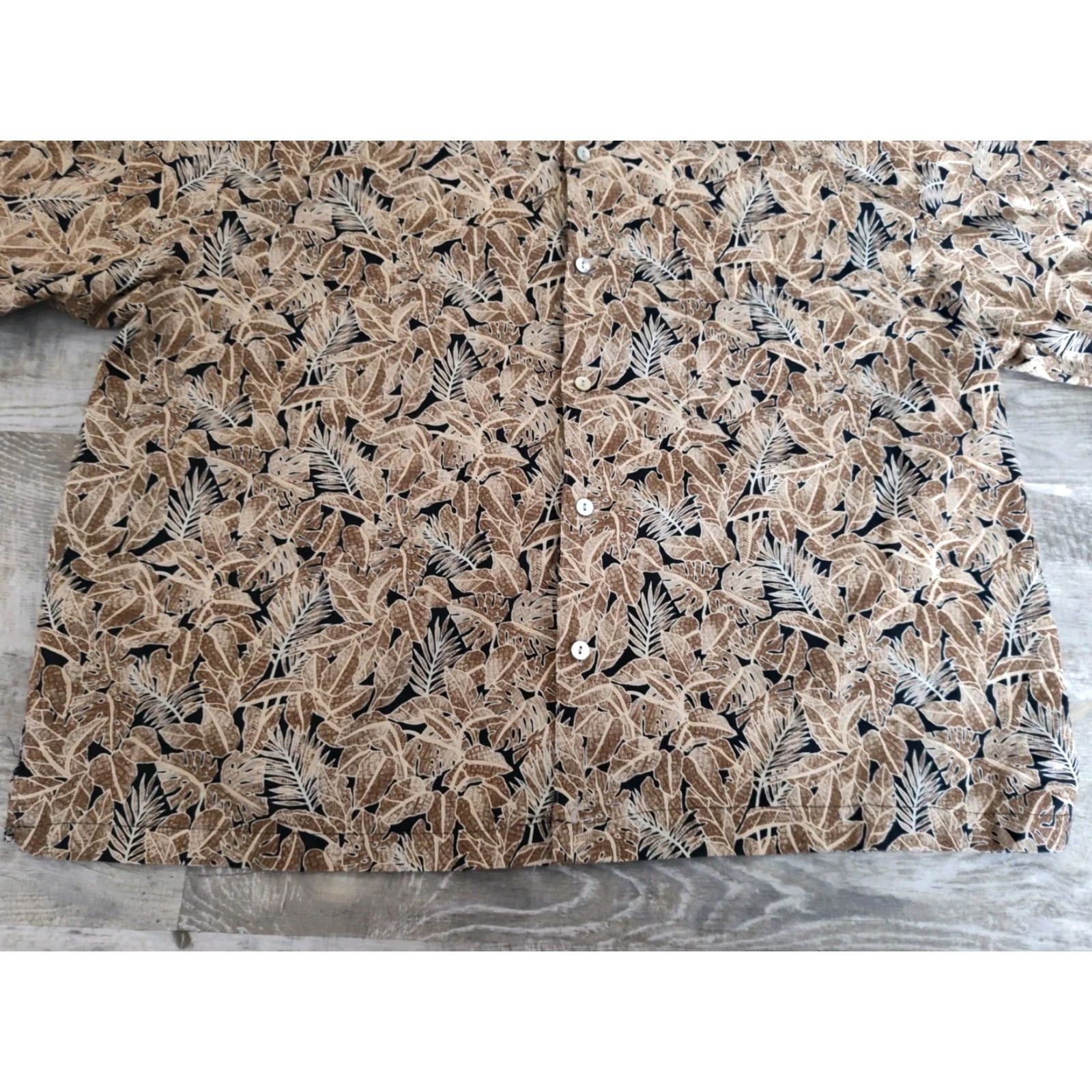 Vintage Tori Richard Honolulu Hawaiian Shirt Brown Floral Short Sleeve Button-Up Collared Cotton Woven Pockets Made in Hawaii USA L/XL Men Size US L / EU 52-54 / 3 - 4 Thumbnail