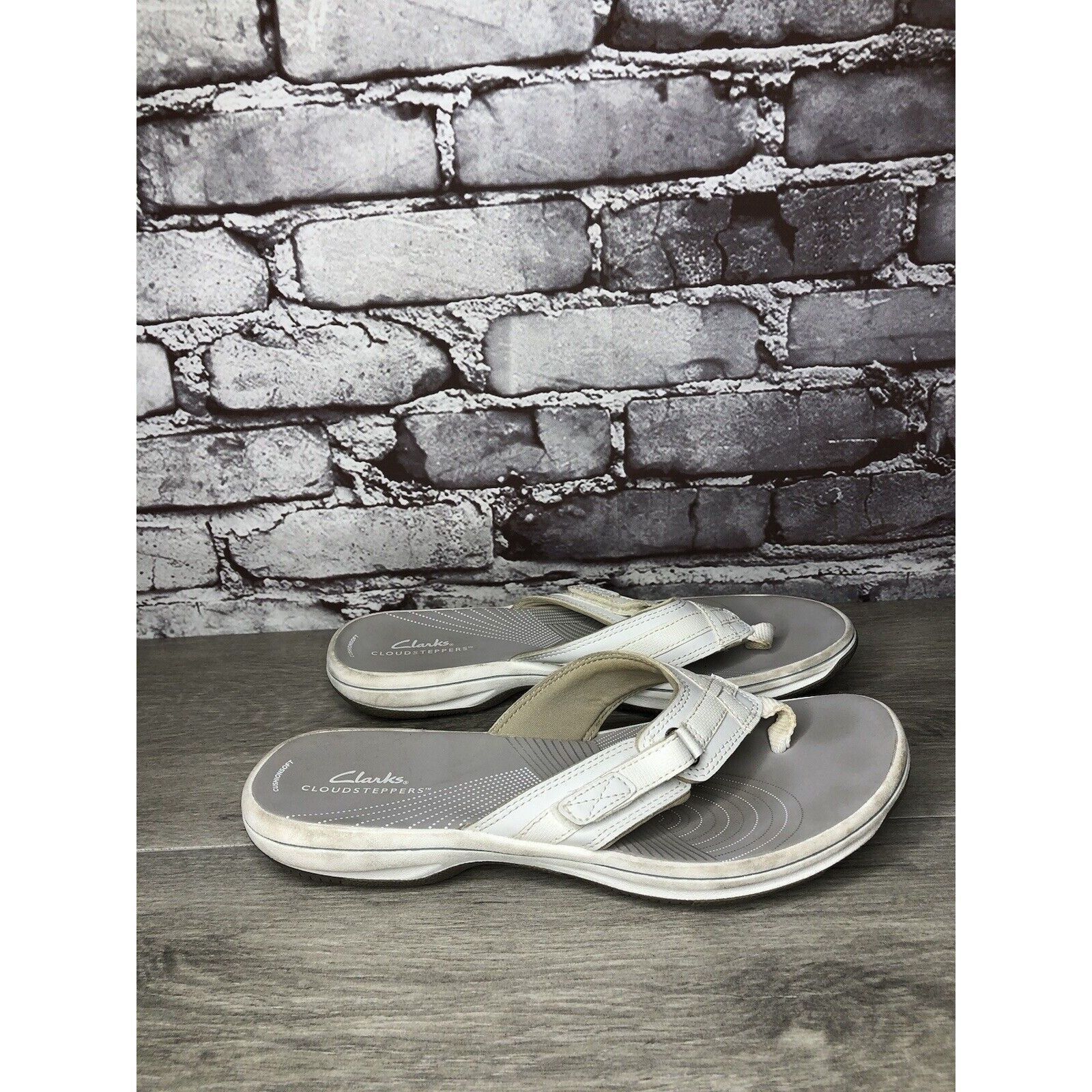 Clarks Clarks Cloudsteppers White Brinkley Flip Flops Foam Sandals Size US 9 / IT 39 - 14 Thumbnail